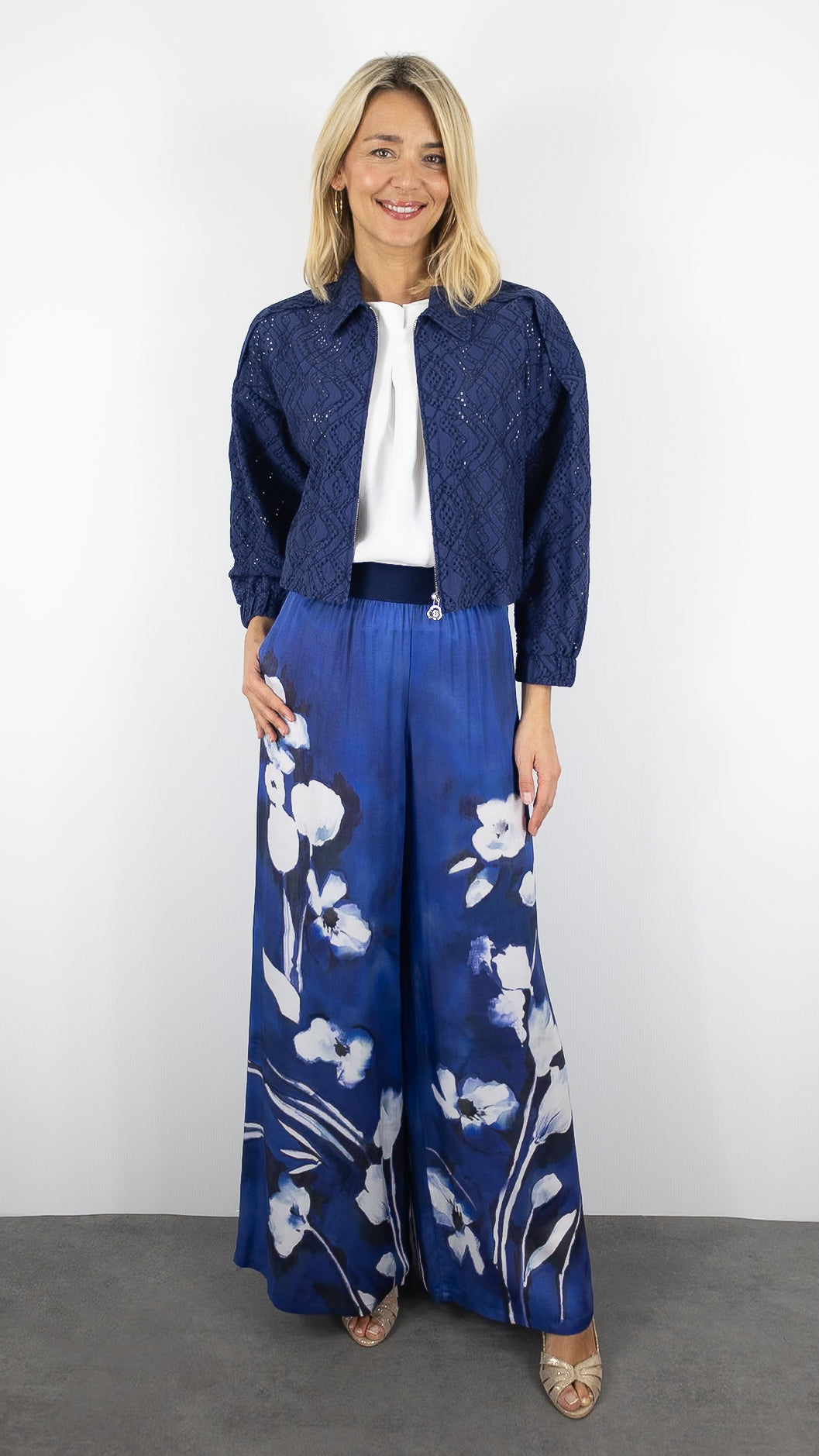 VESTE BOLERO BRODEE MARINE POUR FEMME CAROLINE BISS 1854