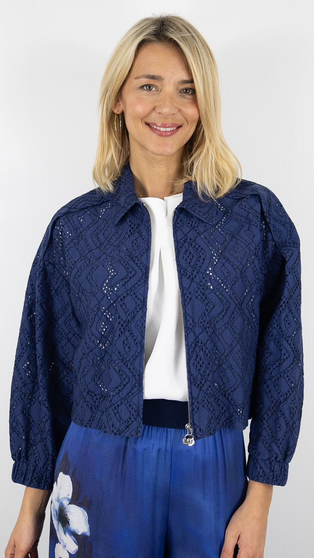VESTE BOLERO BRODEE MARINE POUR FEMME CAROLINE BISS 1854