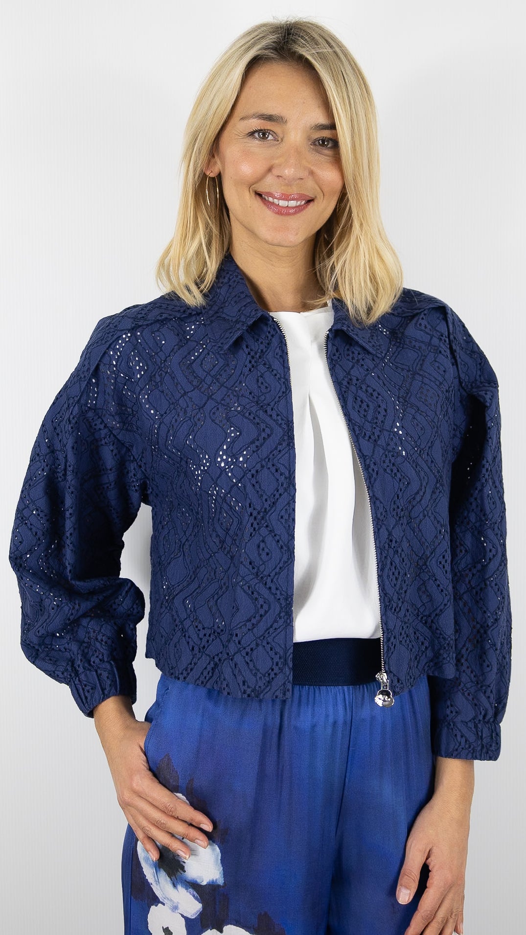 VESTE BOLERO BRODEE MARINE POUR FEMME CAROLINE BISS 1854