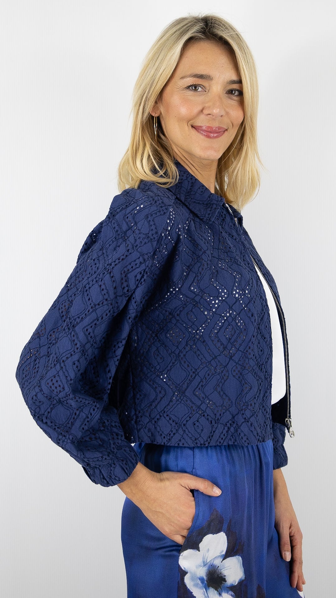 VESTE BOLERO BRODEE MARINE POUR FEMME CAROLINE BISS 1854