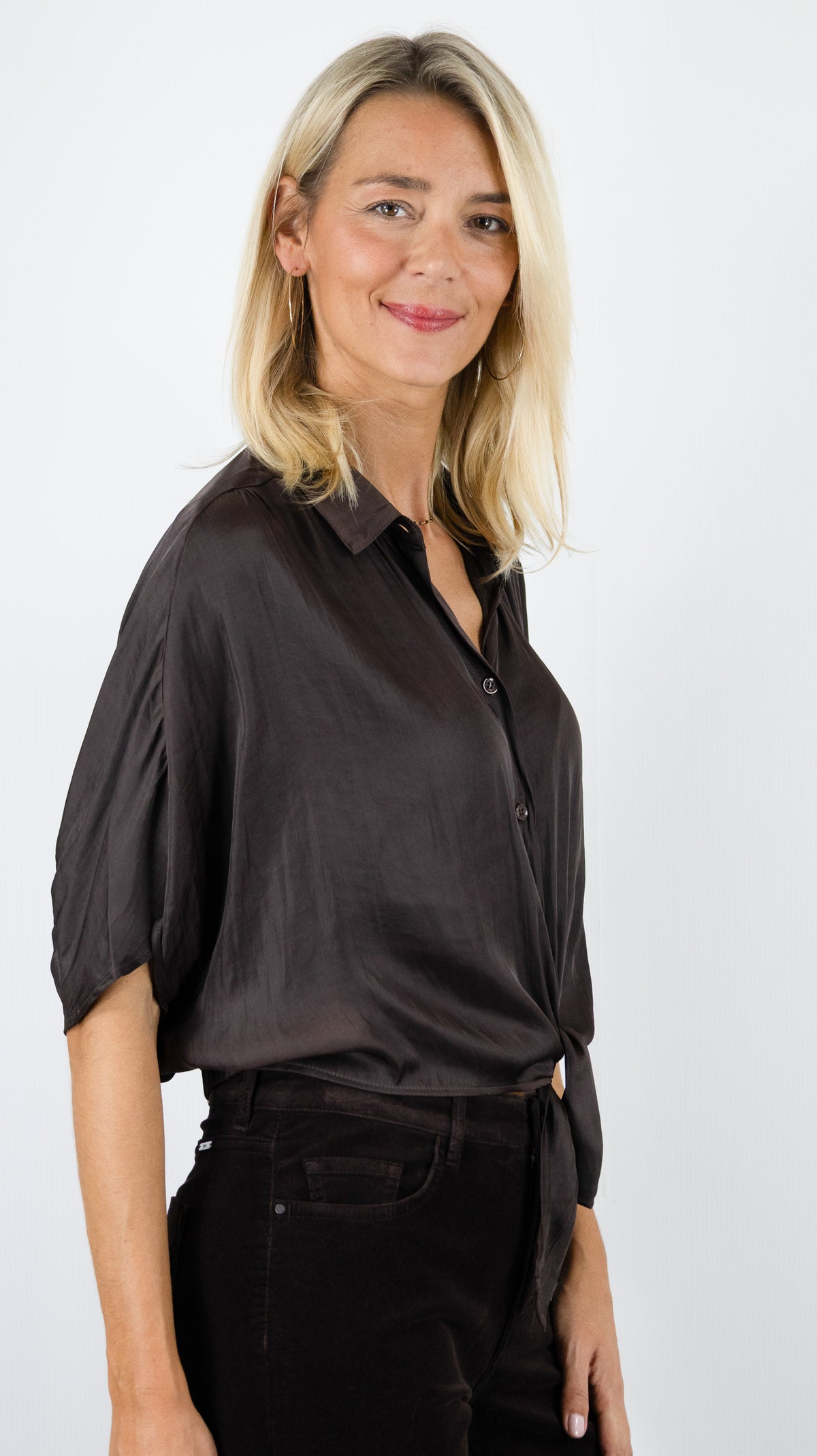 BLOUSE NOUEE AMPLE SATINEE CHOKLATE CK086051COLOR_CHOCO