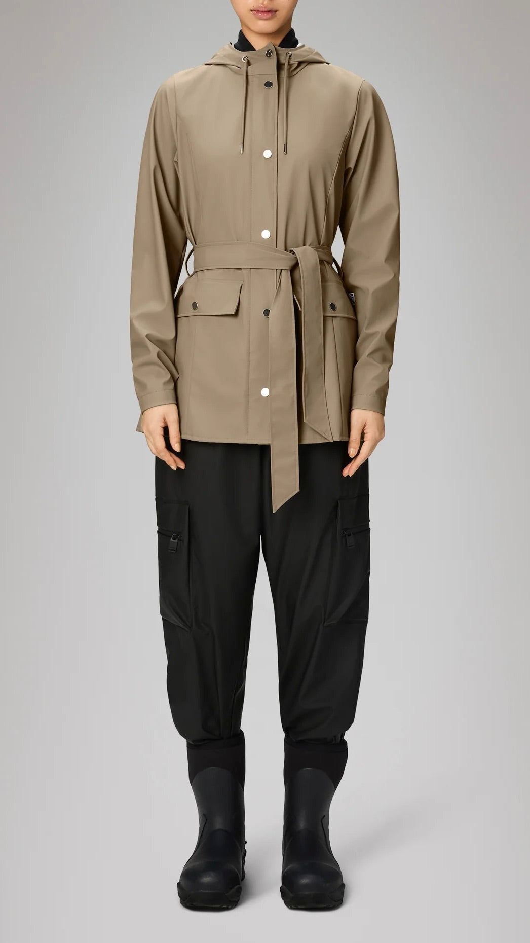 PARKA A CAPUCHE COURTE ET CEINTUREE BEIGE RAINS 12100/CURVE JACKET WEB 