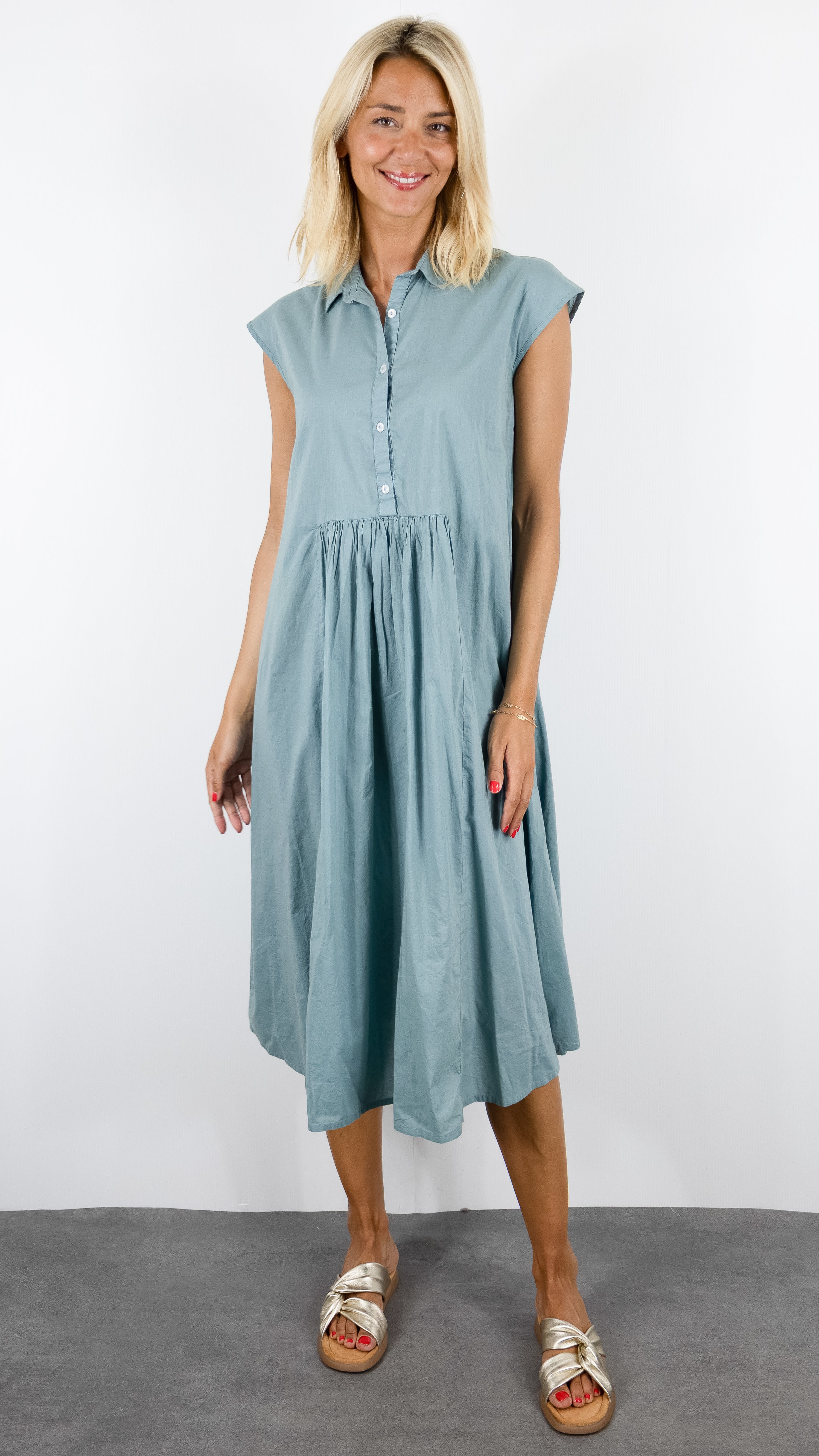 ROBE SANS MANCHES COUPE CHEMISIER EN COTON COLORES 1501.00#COLOR_2991/MINERAL BLUE