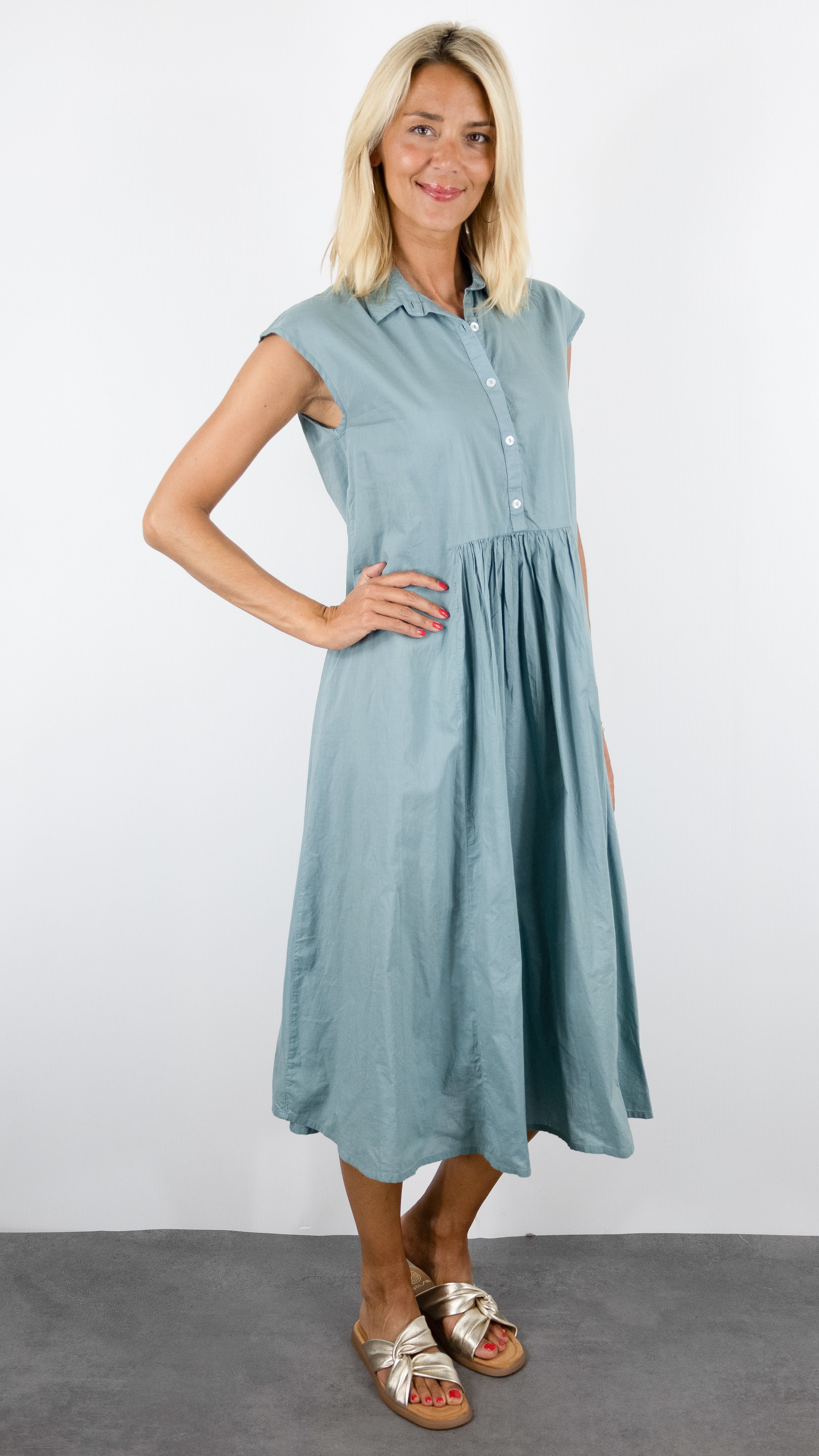 ROBE SANS MANCHES COUPE CHEMISIER EN COTON COLORES 1501.00#COLOR_2991/MINERAL BLUE