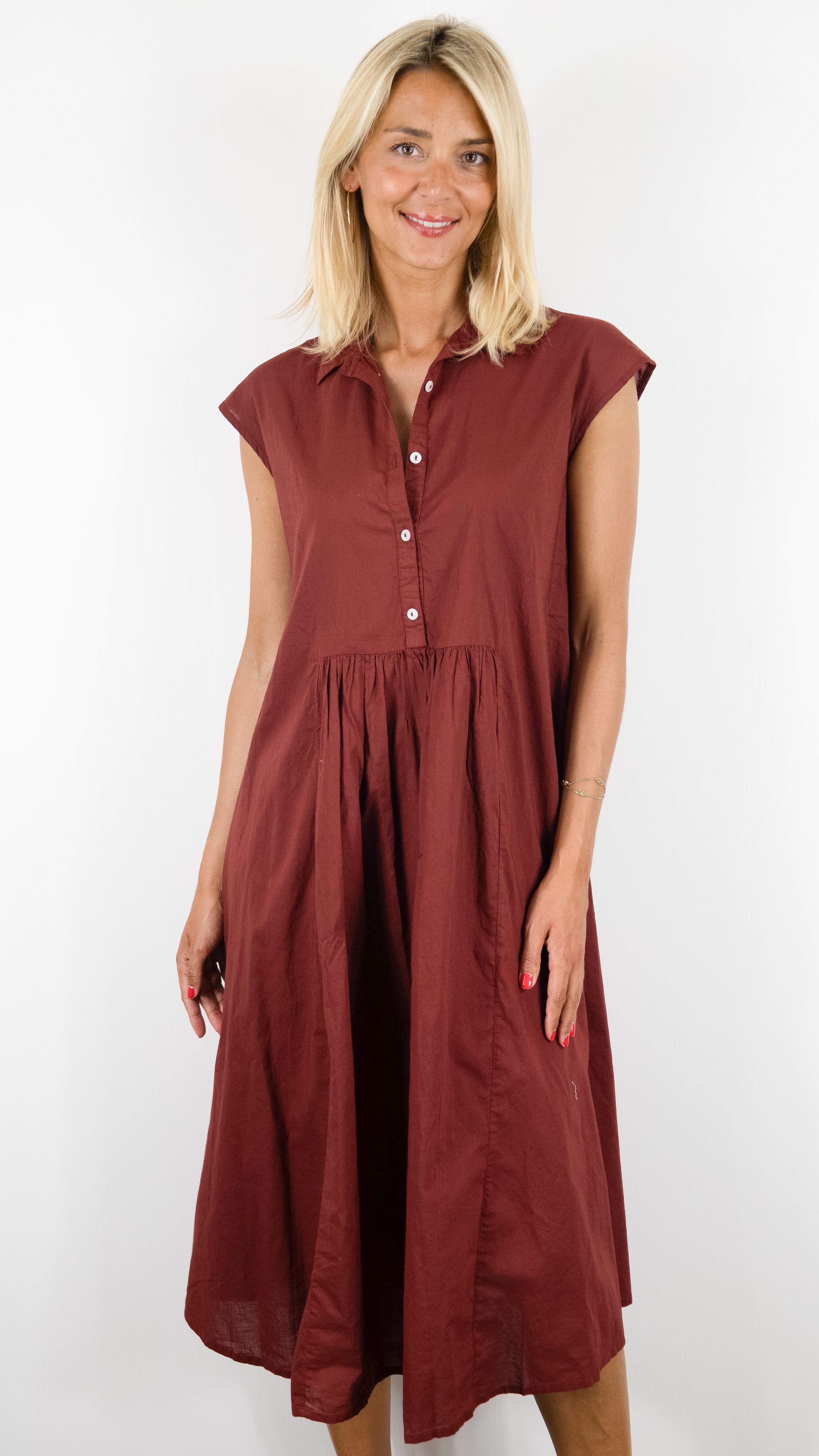 ROBE SANS MANCHES COUPE CHEMISIER EN COTON COLORES 1501.00#COLOR_SYRAH/BRIQUE