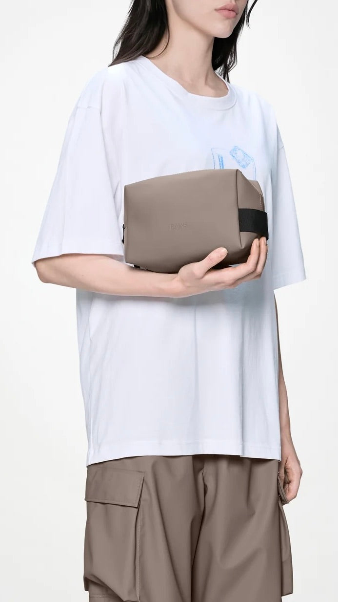 TROUSSE DE TOILETTES RAINS 15580 WASH BAG SMALL#COLOR_173/CINDER TAUPE