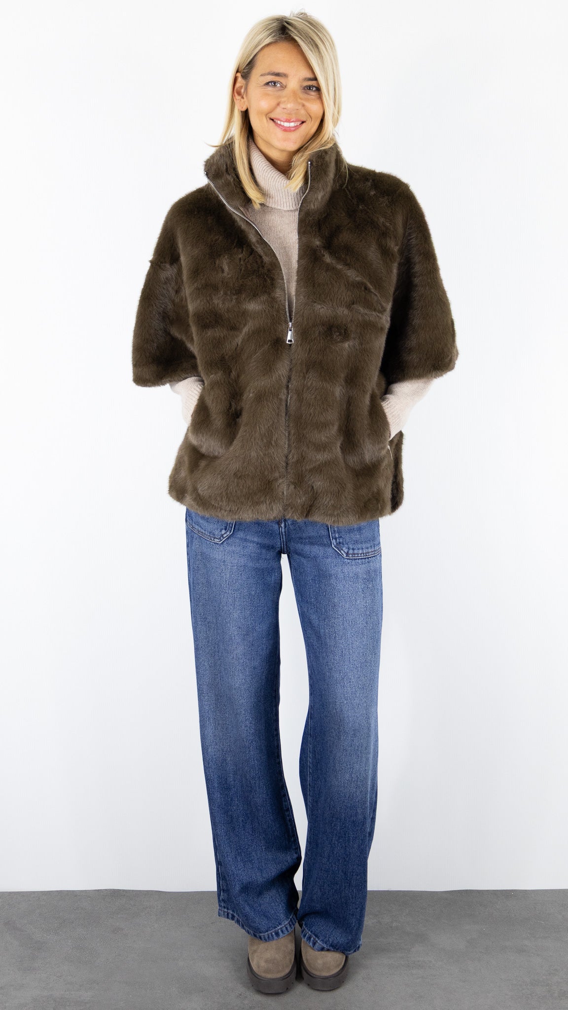 CAPE FAUSSE FOURRURE SANS MANCHES 15G418 SEASON CHOCO