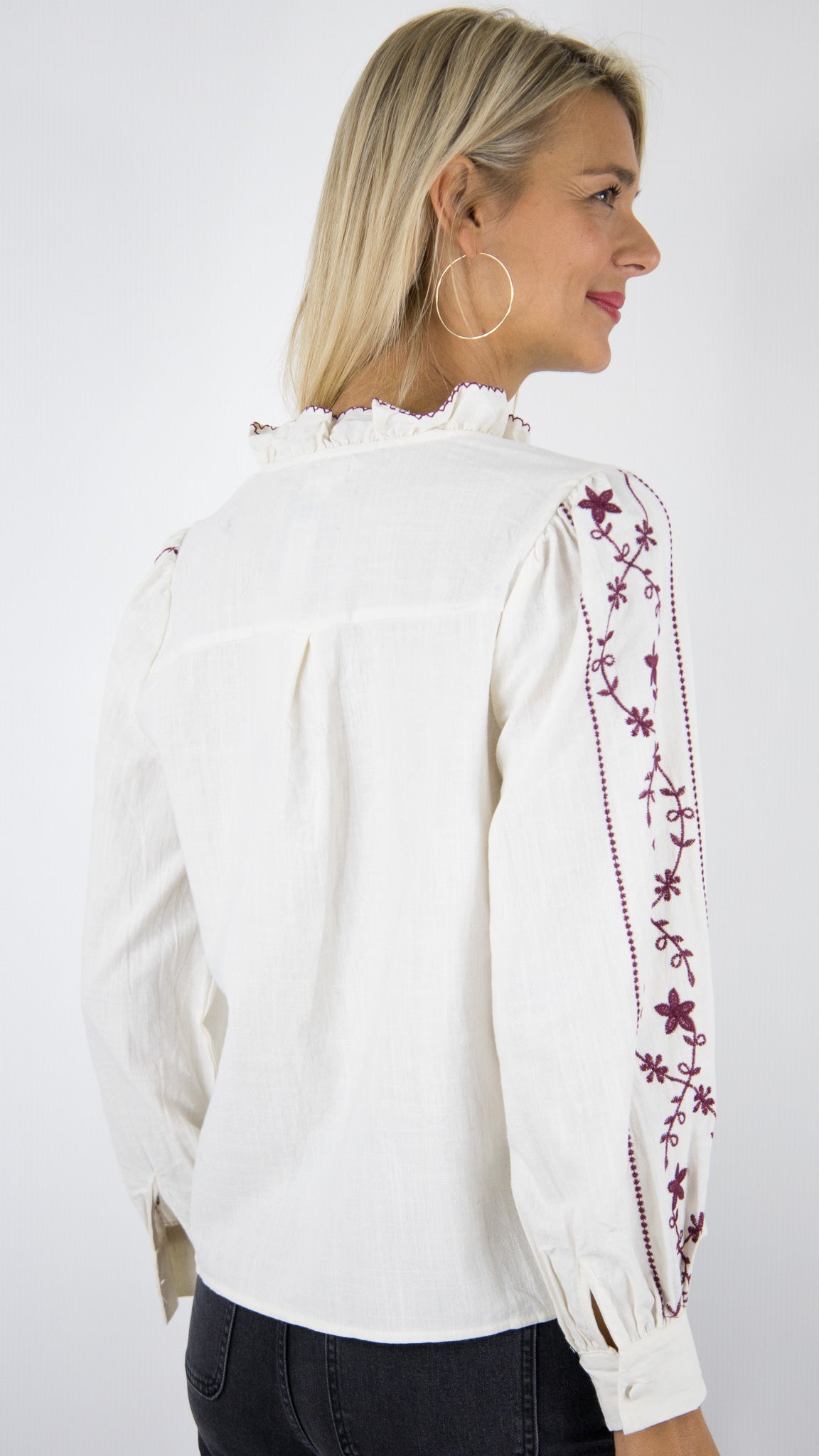 CHEMISE ECRU AVEC BRODERIES BORDEAUX EN COTON SEASON 15H044 
