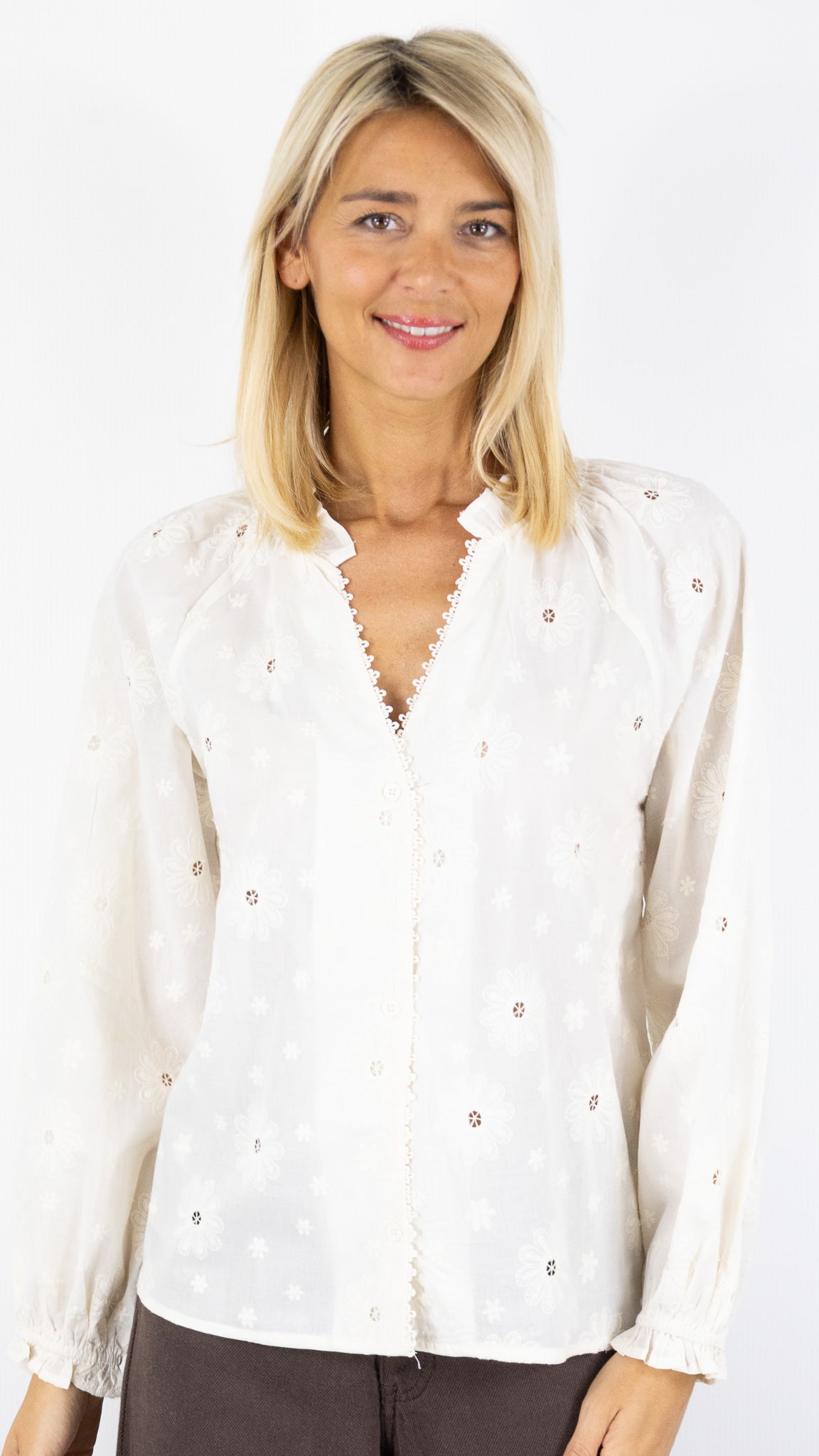 CHEMISE BRODERIE FLEURS COL VOLANTE 15H17 SEASON#color_CREME