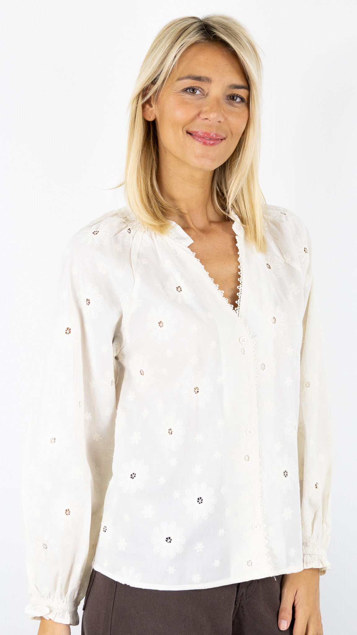 CHEMISE BRODERIE FLEURS COL VOLANTE 15H17 SEASON#color_CREME