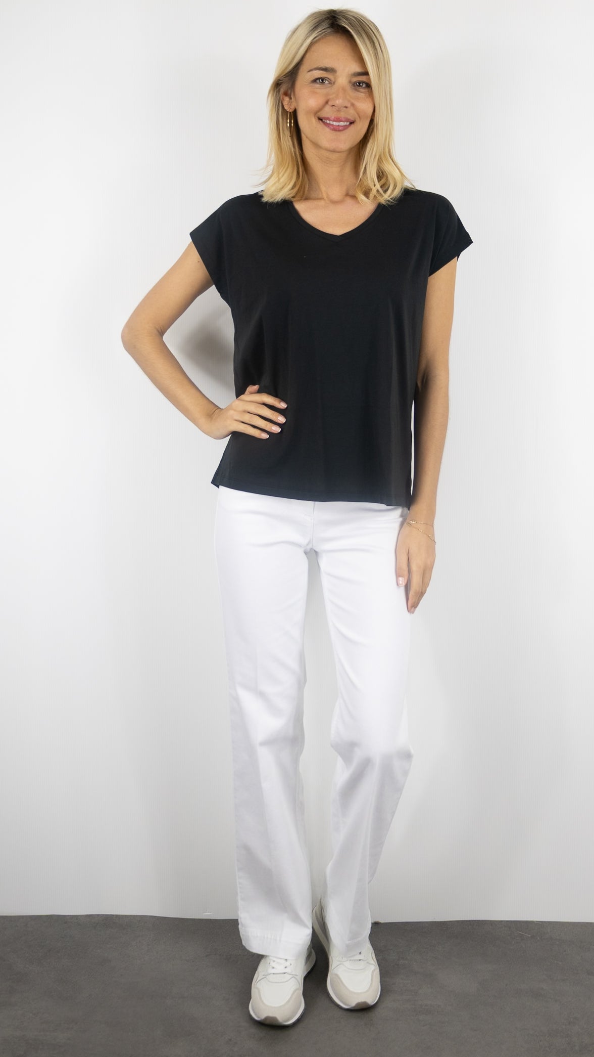 TEE-SHIRT V EN COTON PIMA ANONYM EMI#COLOR_NOIR