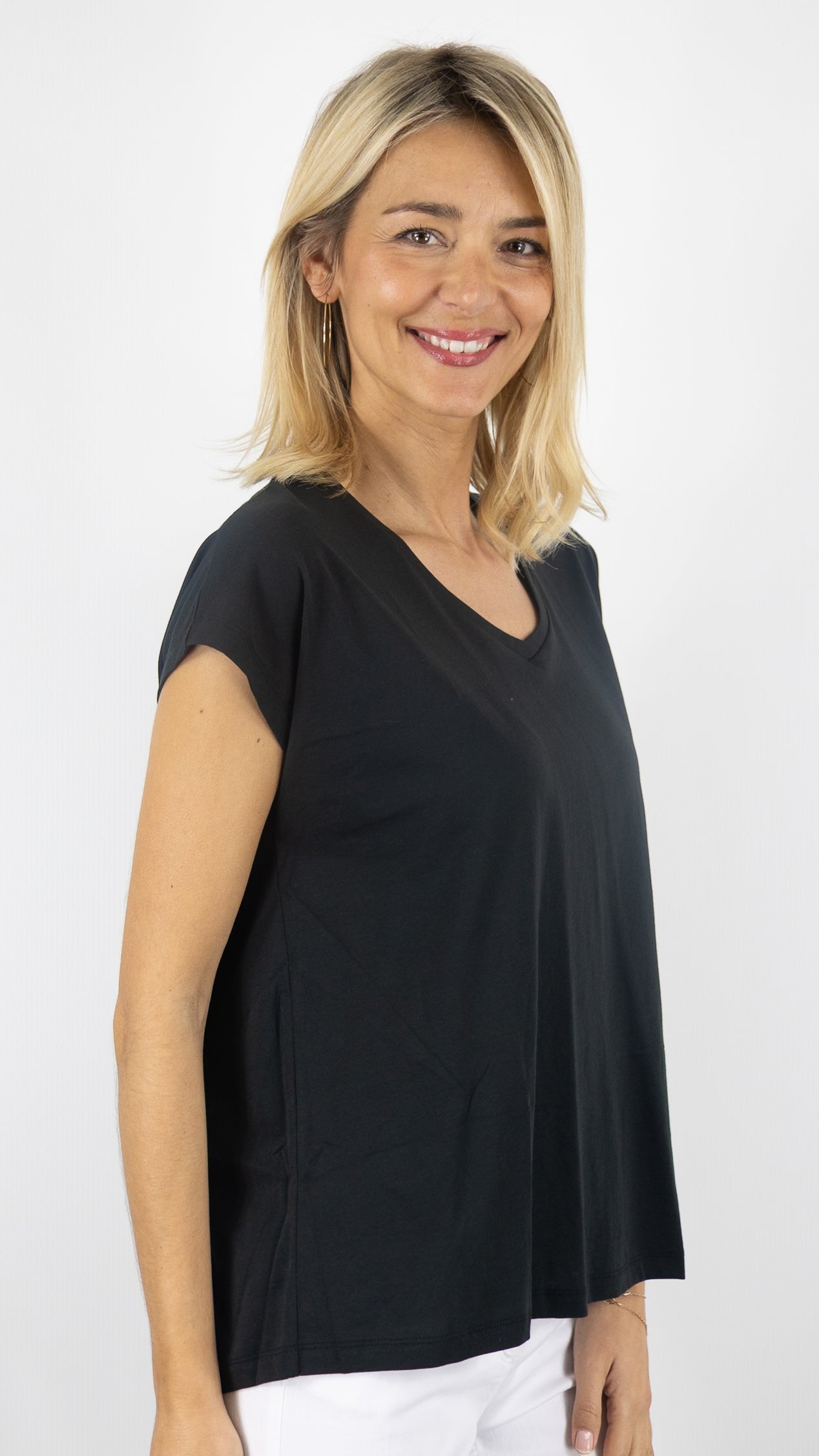 TEE-SHIRT V EN COTON PIMA ANONYM EMI#COLOR_NOIR
