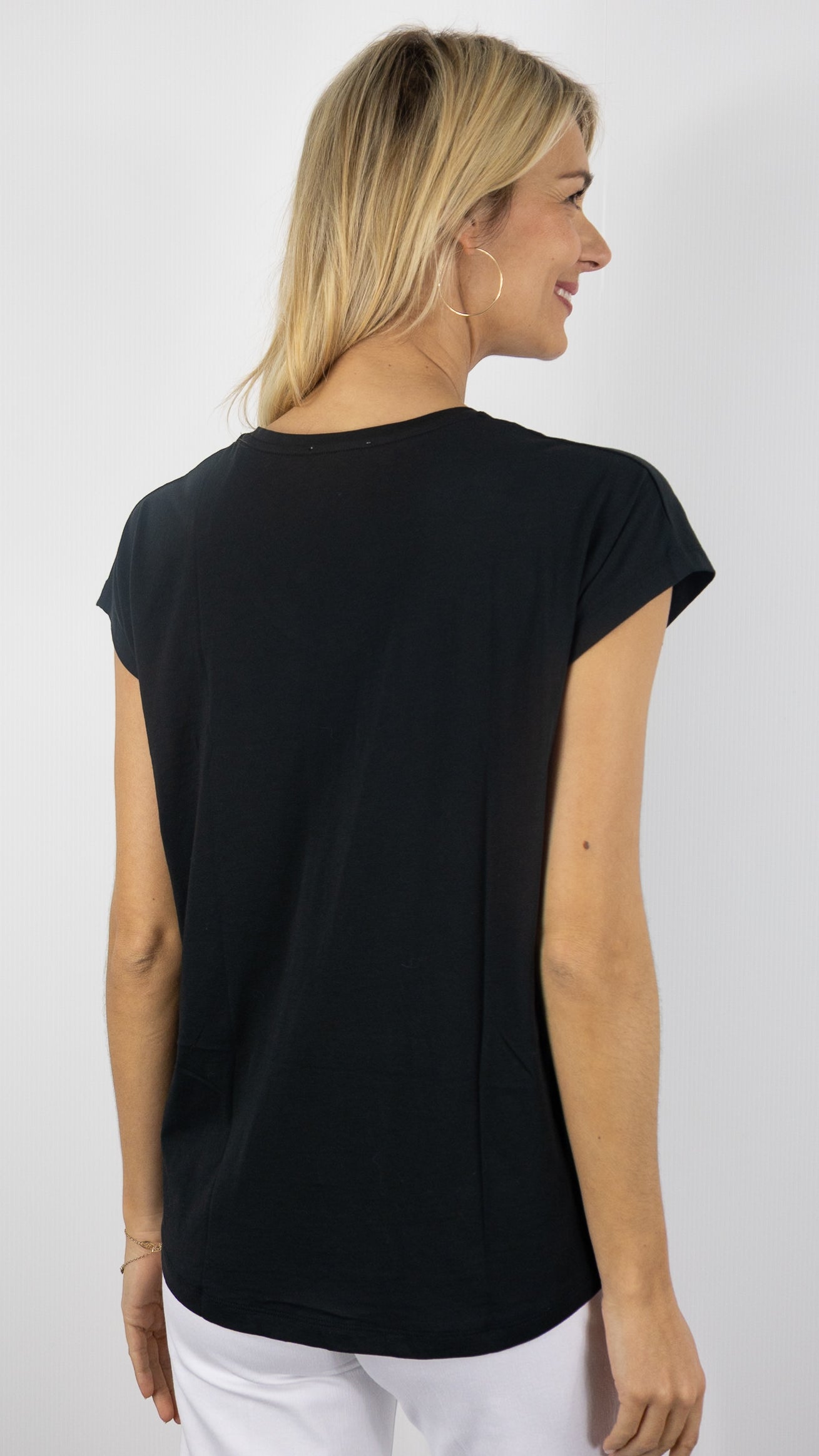 TEE-SHIRT V EN COTON PIMA ANONYM EMI#COLOR_NOIR