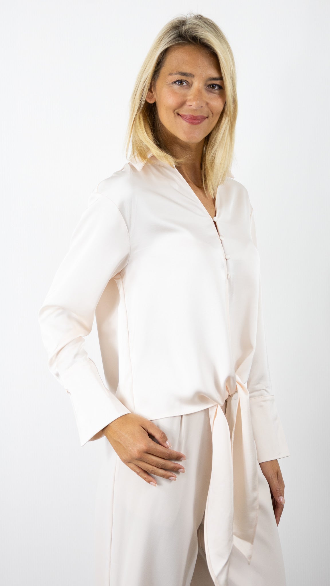CHEMISE SATINEE A NOUER ELLI WHITE 24098JT#COLOR_POUDRE