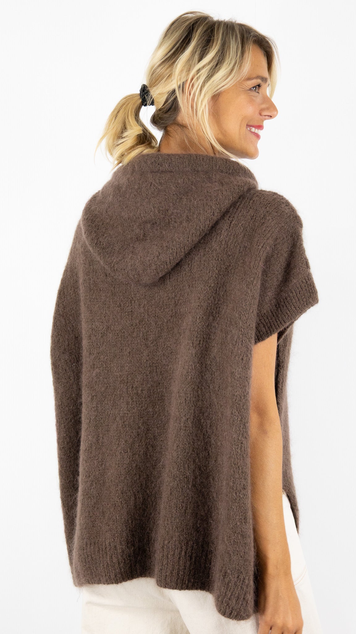 PULL SANS MANCHES A CAPUCHE EN MOHAIR NAIS 24651#COLOR_CHOCO