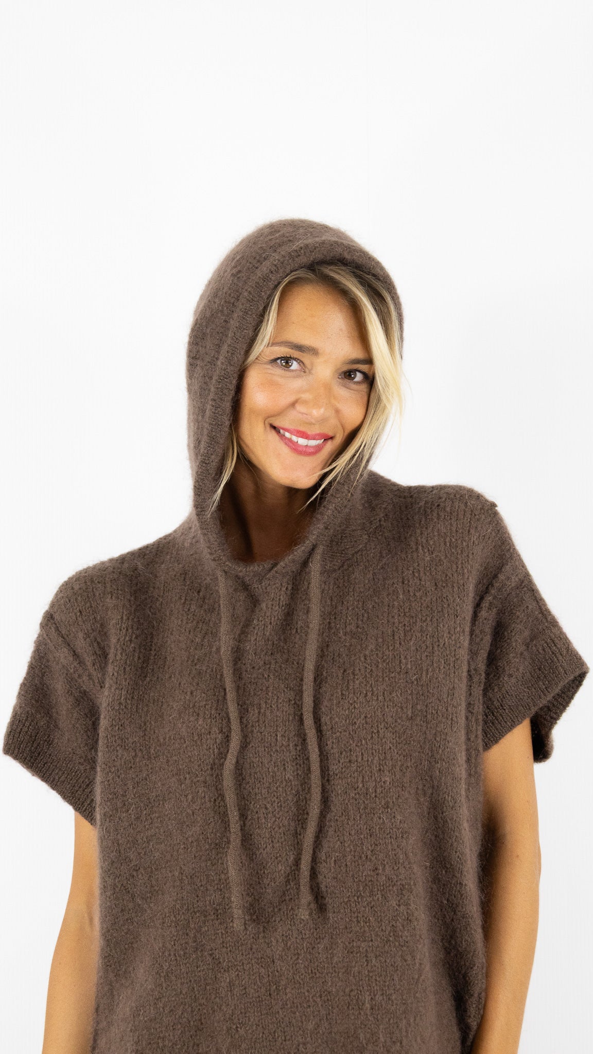 PULL SANS MANCHES A CAPUCHE EN MOHAIR NAIS 24651#COLOR_CHOCO
