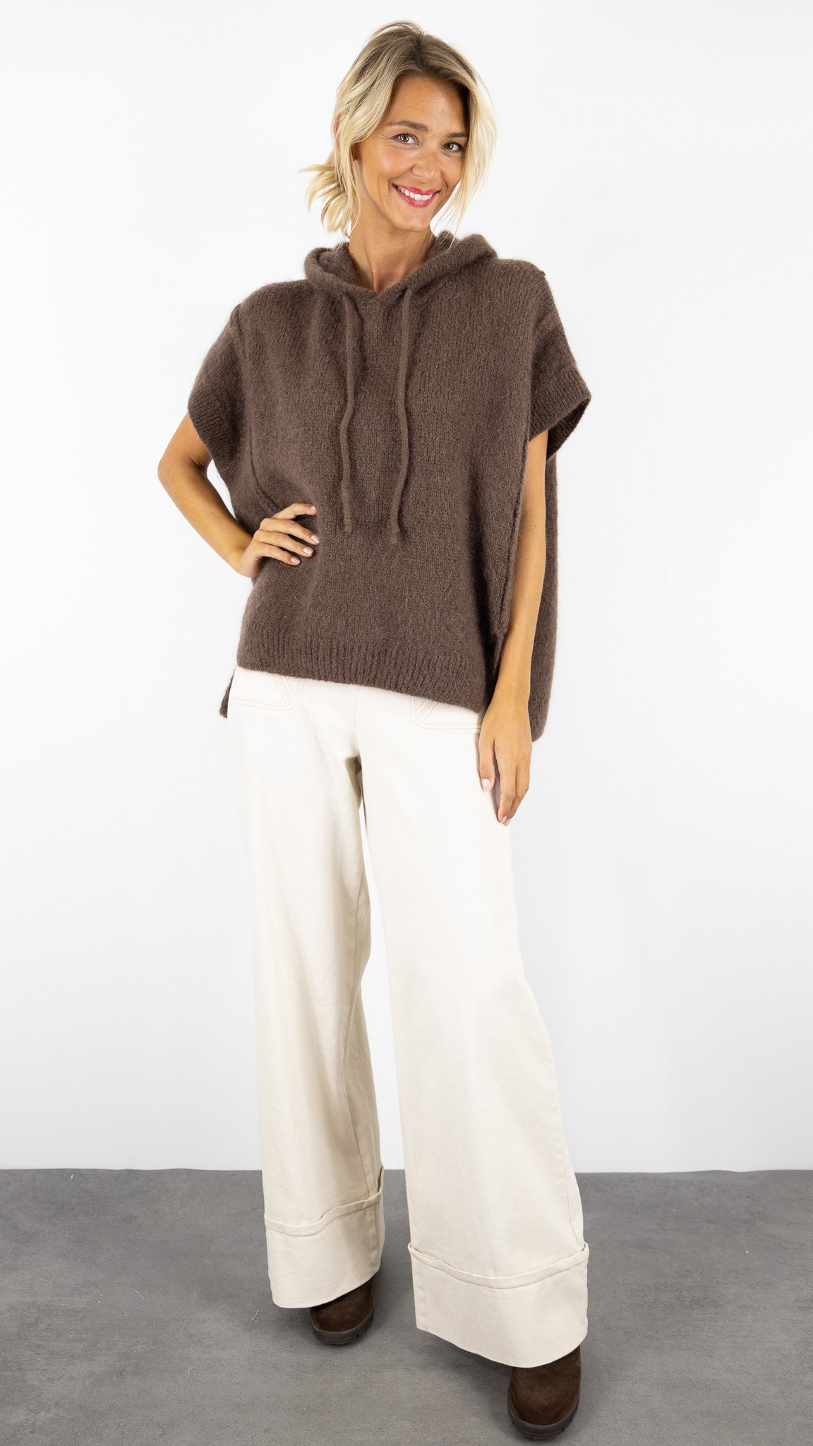 PULL SANS MANCHES A CAPUCHE EN MOHAIR NAIS 24651#COLOR_CHOCO