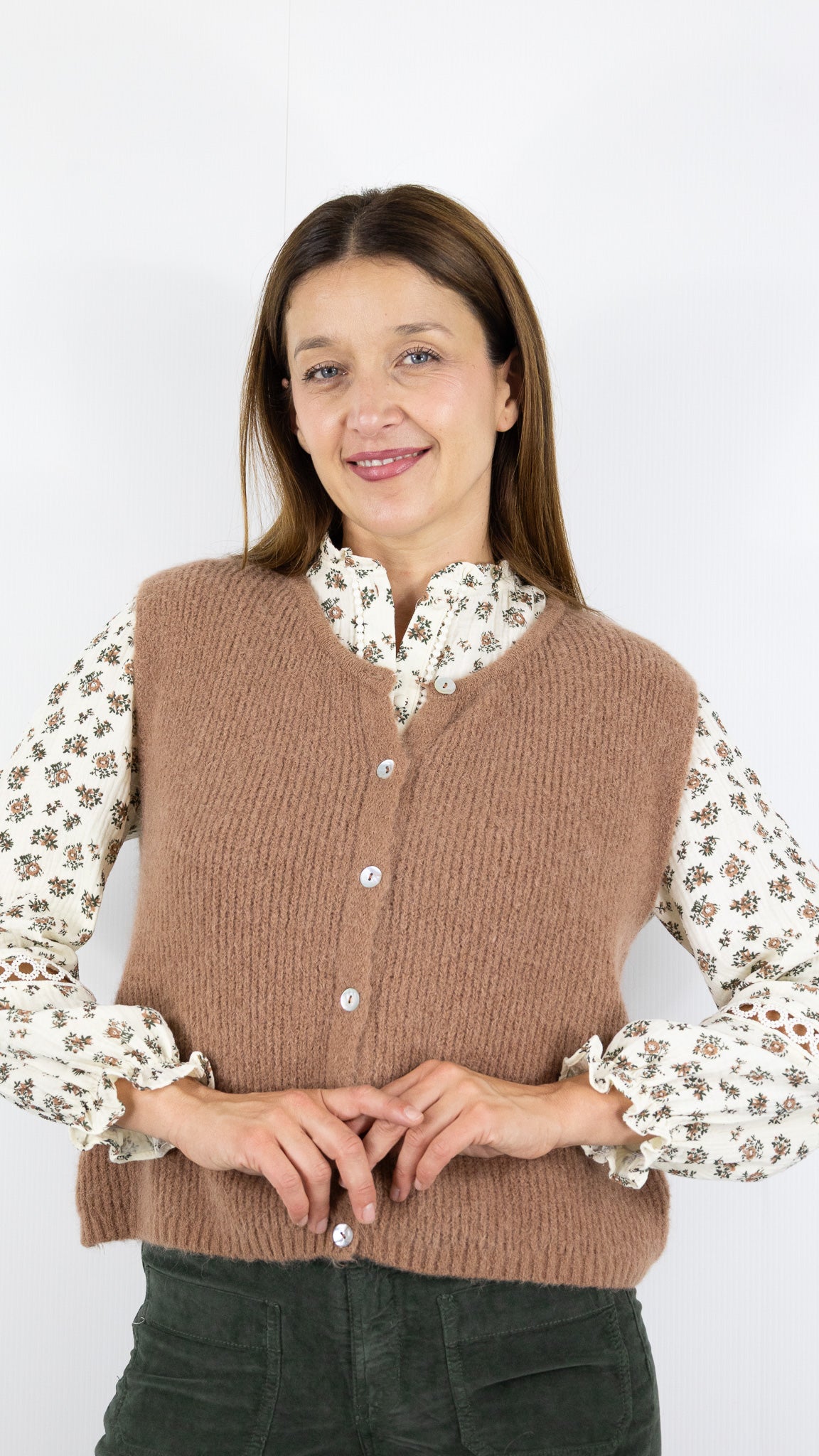 GILET COL V SANS MANCHES EN ALPAGA ANDROMEDE 24699#COLOR_CAMEL