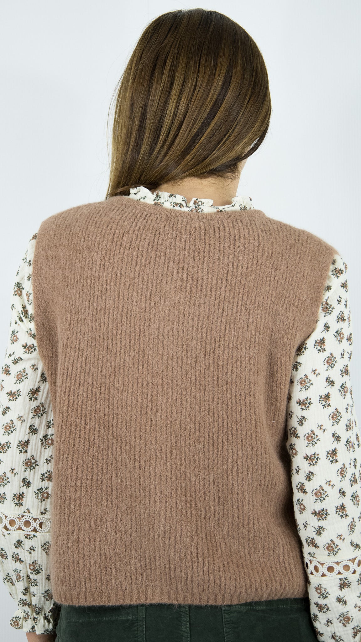 GILET COL V SANS MANCHES EN ALPAGA ANDROMEDE 24699#COLOR_CAMEL