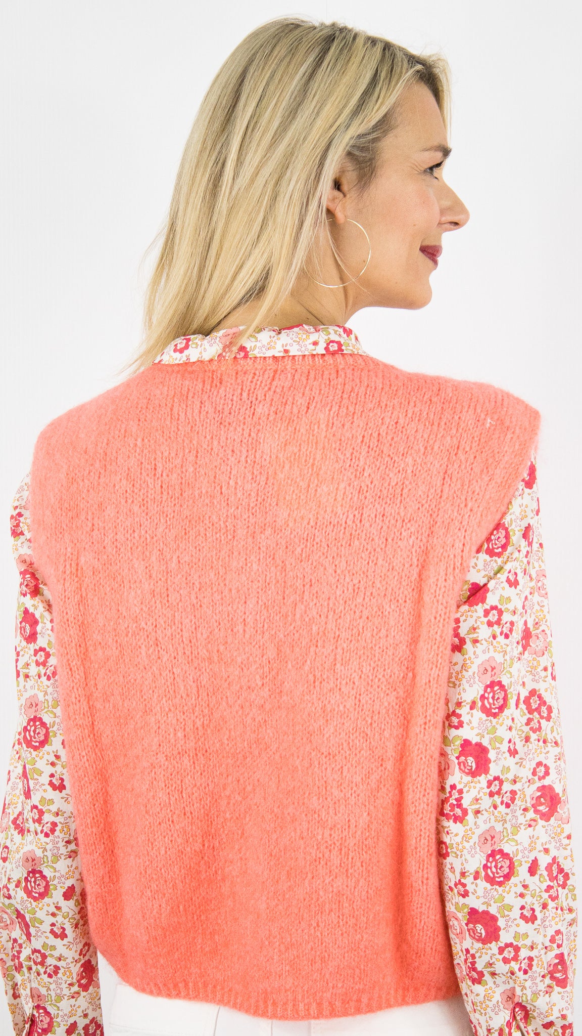 GILET SANS MANCHES BOUTONNE POUR FEMME NAIS 25069#COLOR_MANDARINE