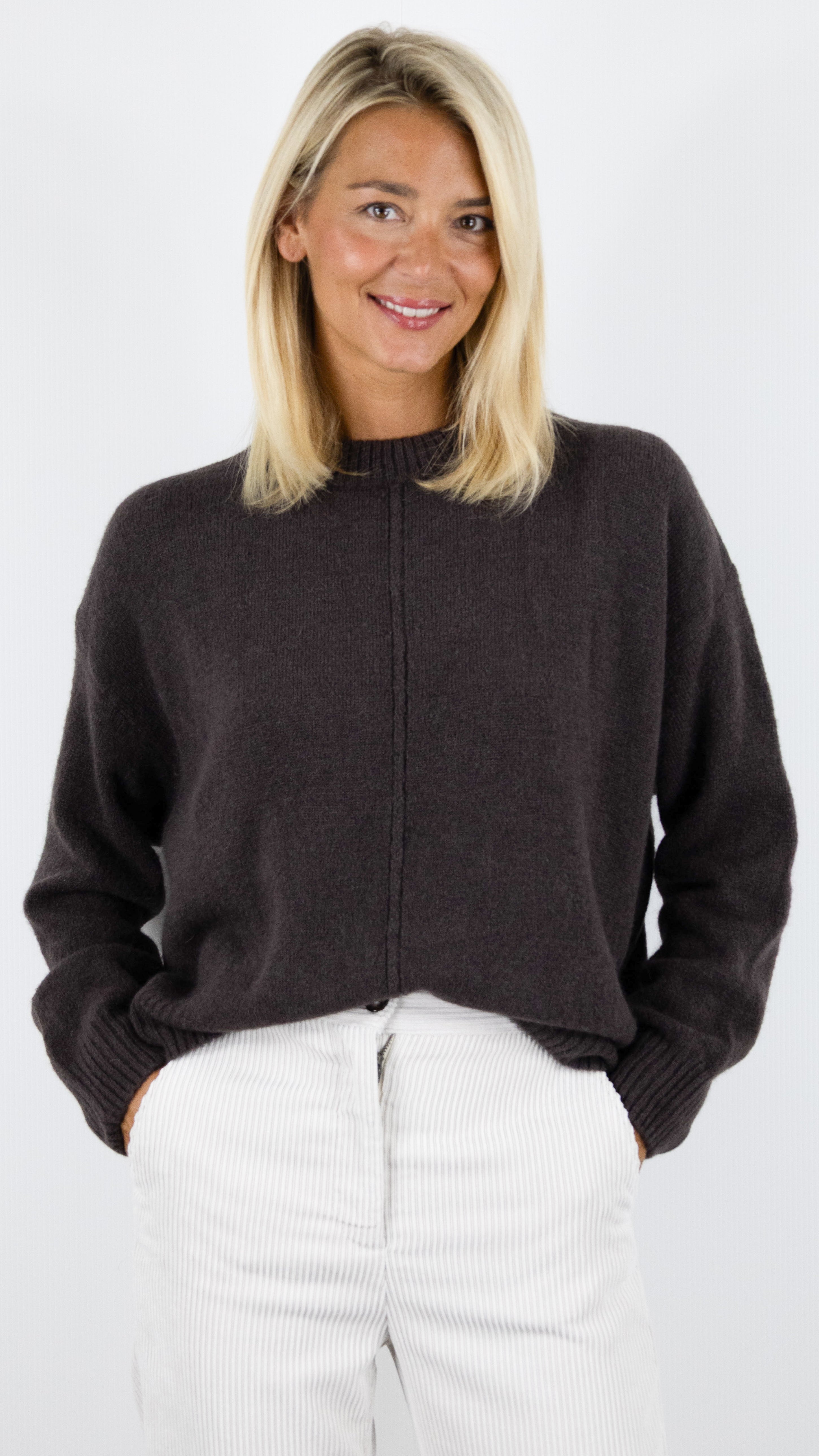 PULL COL ROND AMPLE EN ALPAGA POUR FEMME STUDIO PARISIEN 25570#COLOR_DARK CHOCO