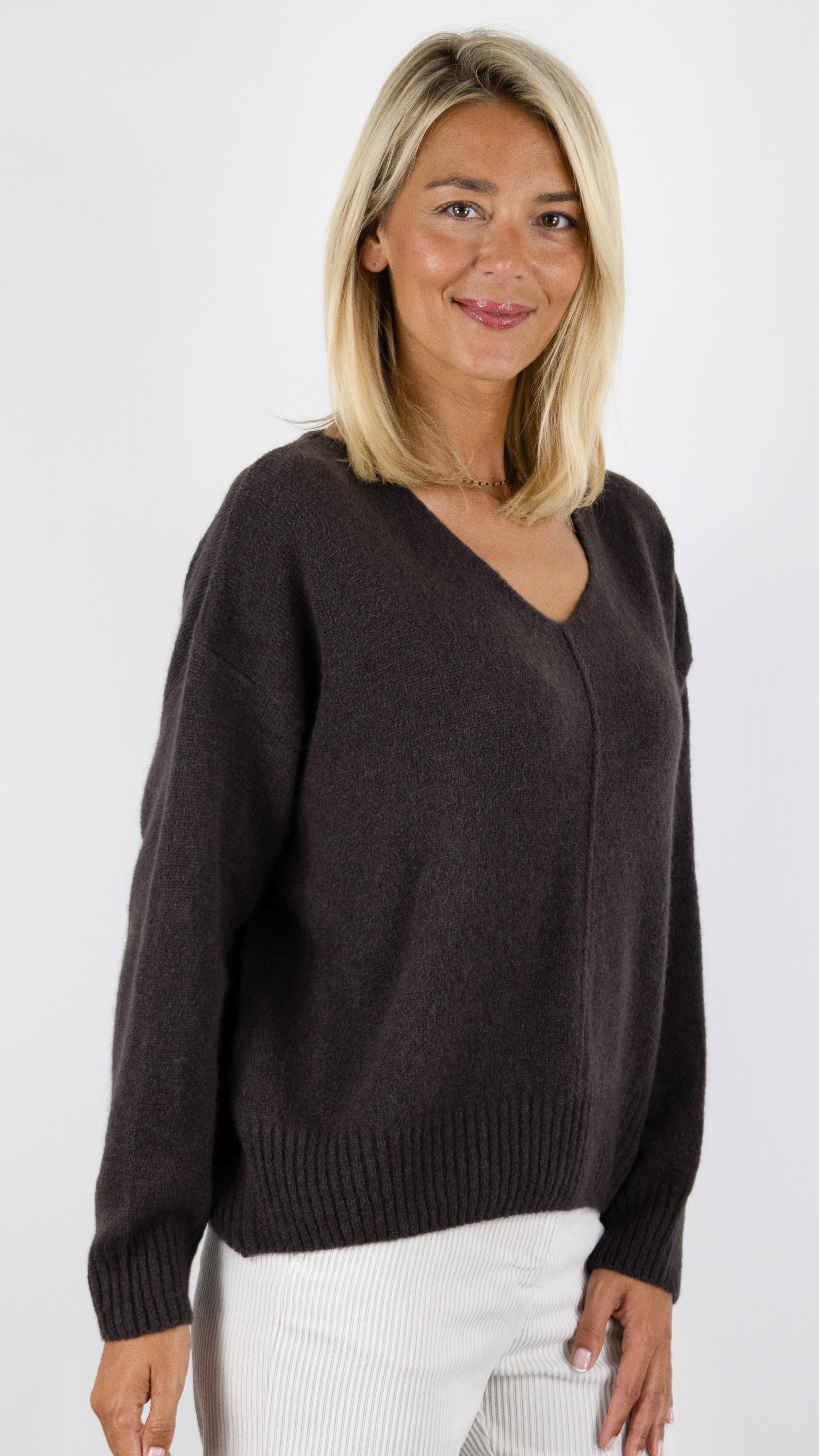 PULL AMPLE COL V EN ALPAGA STUDIO PARISIEN 26591#COLOR_DARK CHOCO
