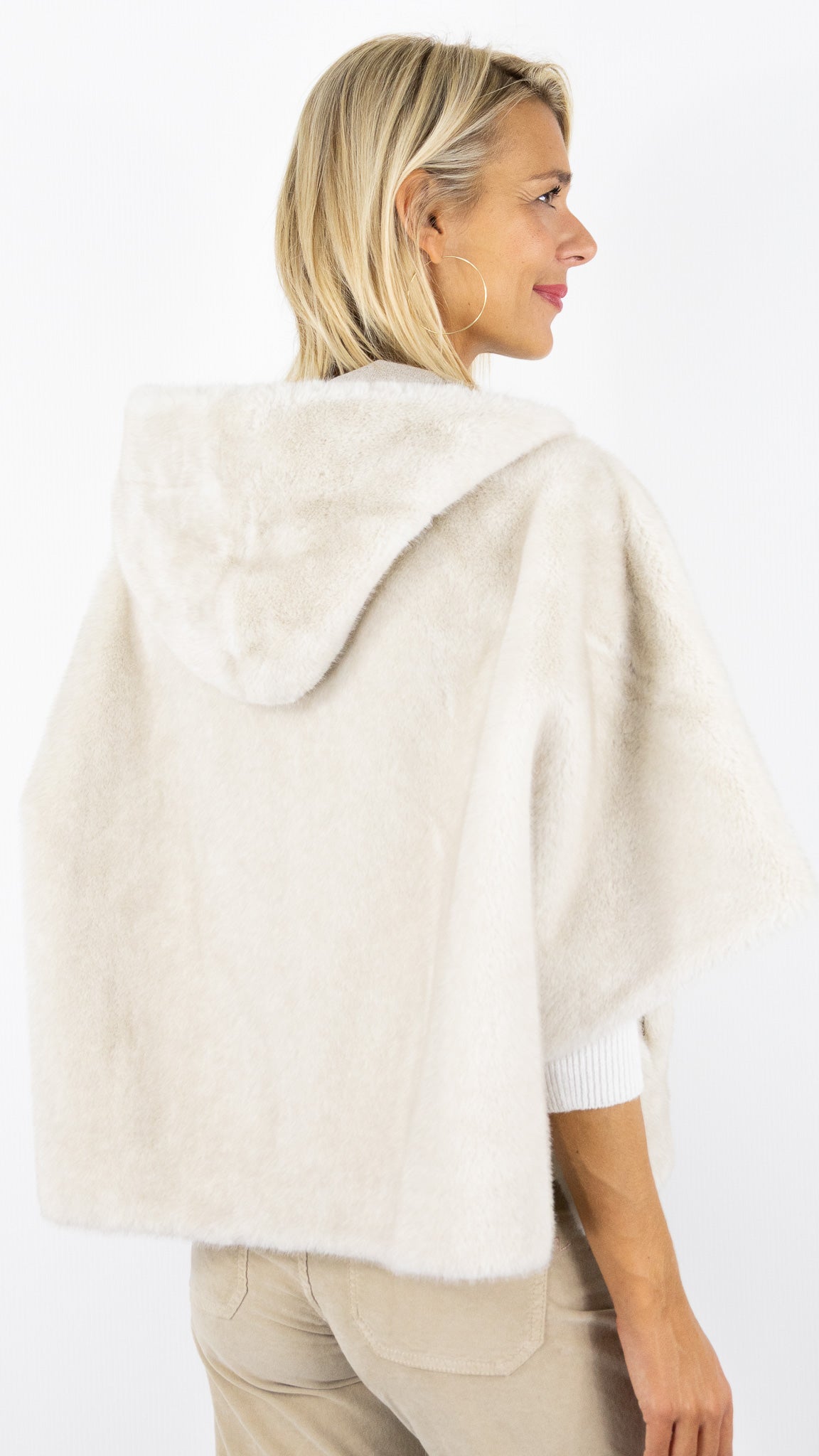 VESTE A CAPUCHE MANCHESC OURTE EN FAUSSE FOURRURE POUR FEMME VOUS 280711#COLOR_BEIGE