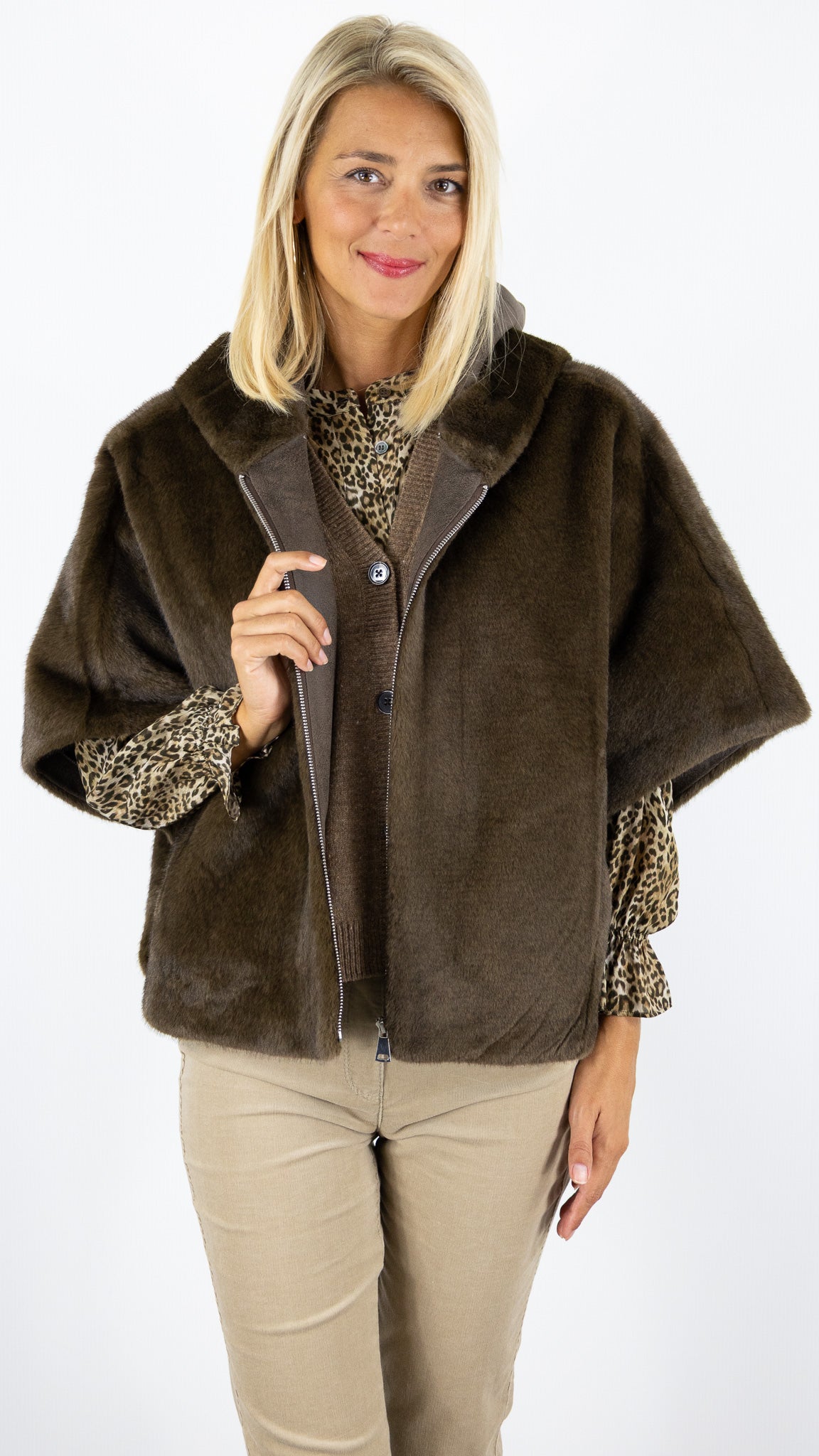 VESTE A CAPUCHE MANCHESC OURTE EN FAUSSE FOURRURE POUR FEMME VOUS 280711#COLOR_MARRON