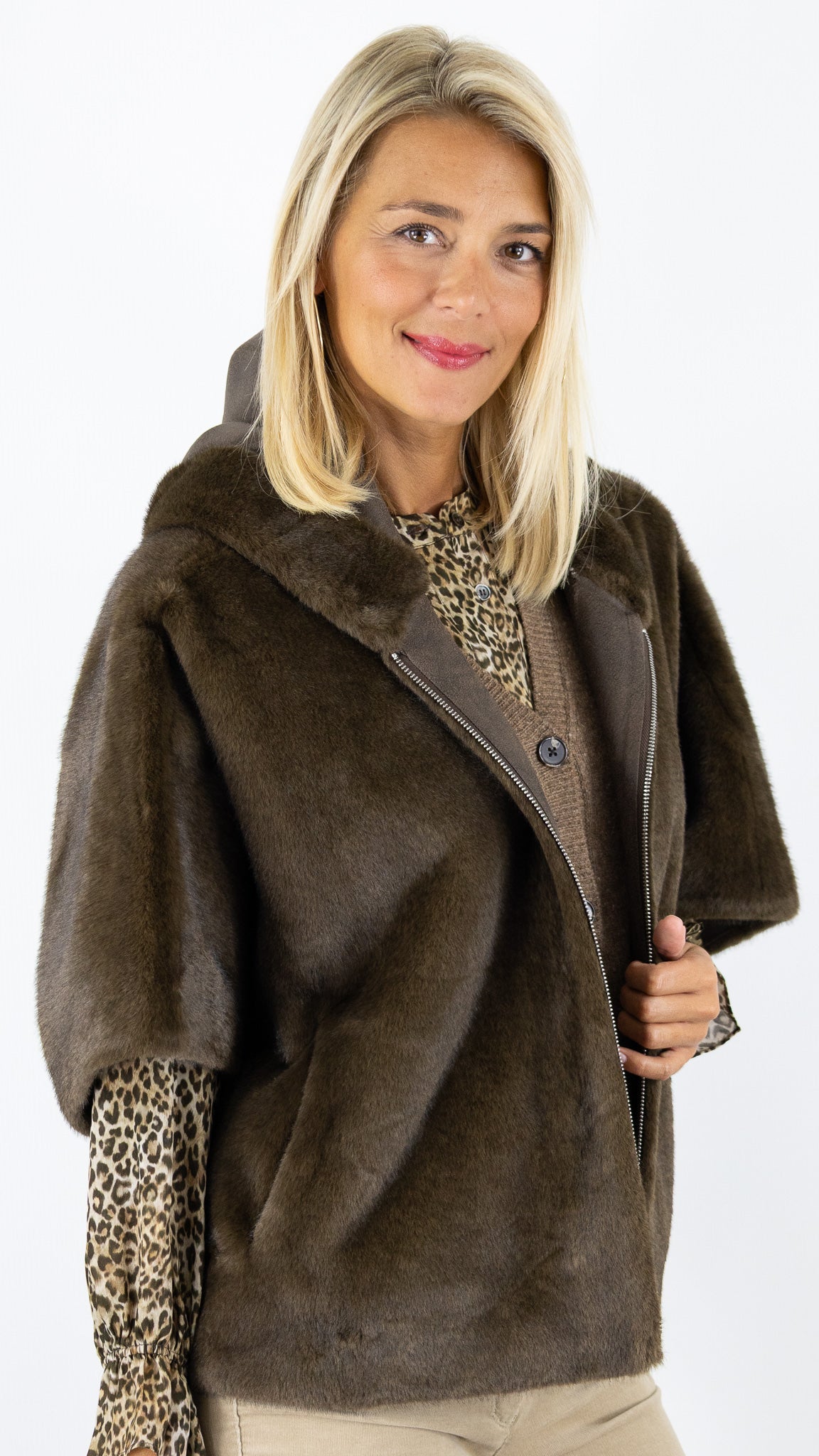 VESTE A CAPUCHE MANCHESC OURTE EN FAUSSE FOURRURE POUR FEMME VOUS 280711#COLOR_MARRON