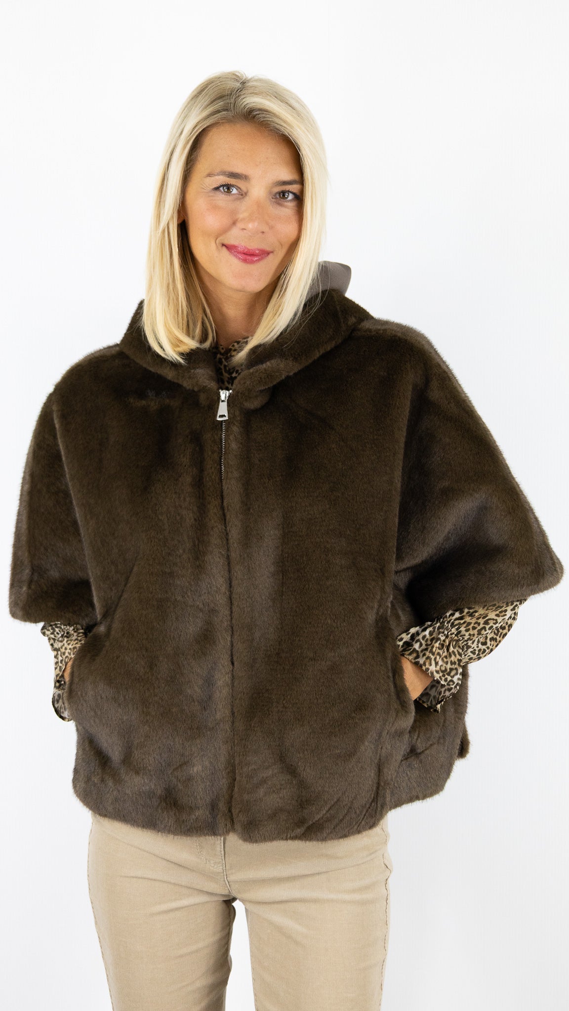 VESTE A CAPUCHE MANCHESC OURTE EN FAUSSE FOURRURE POUR FEMME VOUS 280711#COLOR_MARRON