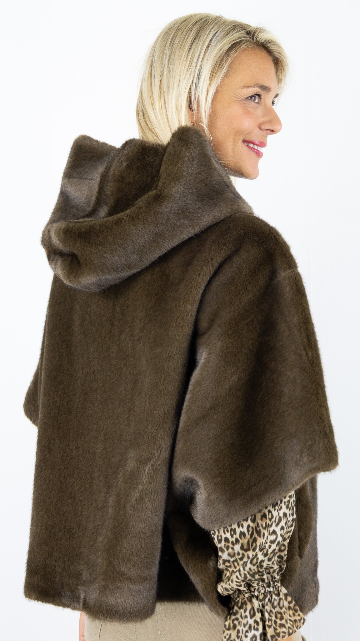 VESTE A CAPUCHE MANCHESC OURTE EN FAUSSE FOURRURE POUR FEMME VOUS 280711#COLOR_MARRON