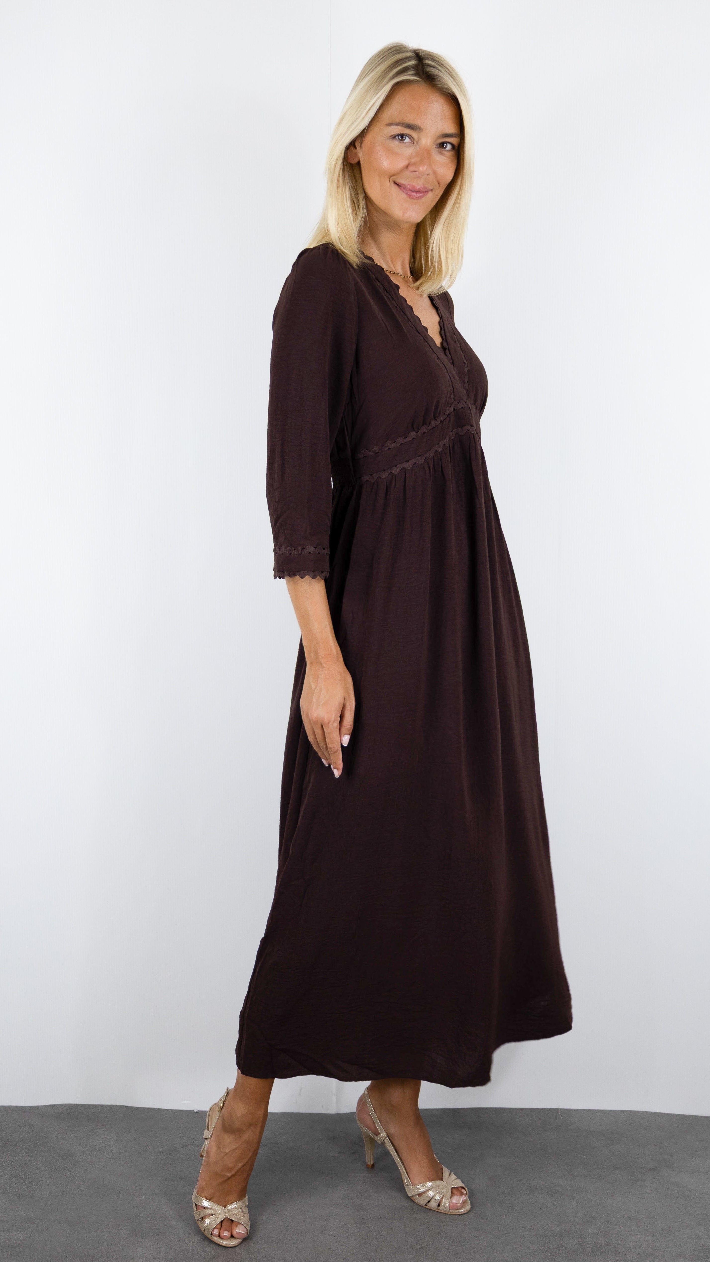 ROBE LONGUE COL V GARNI MAJOLICA 29449#COLOR_CHOCO