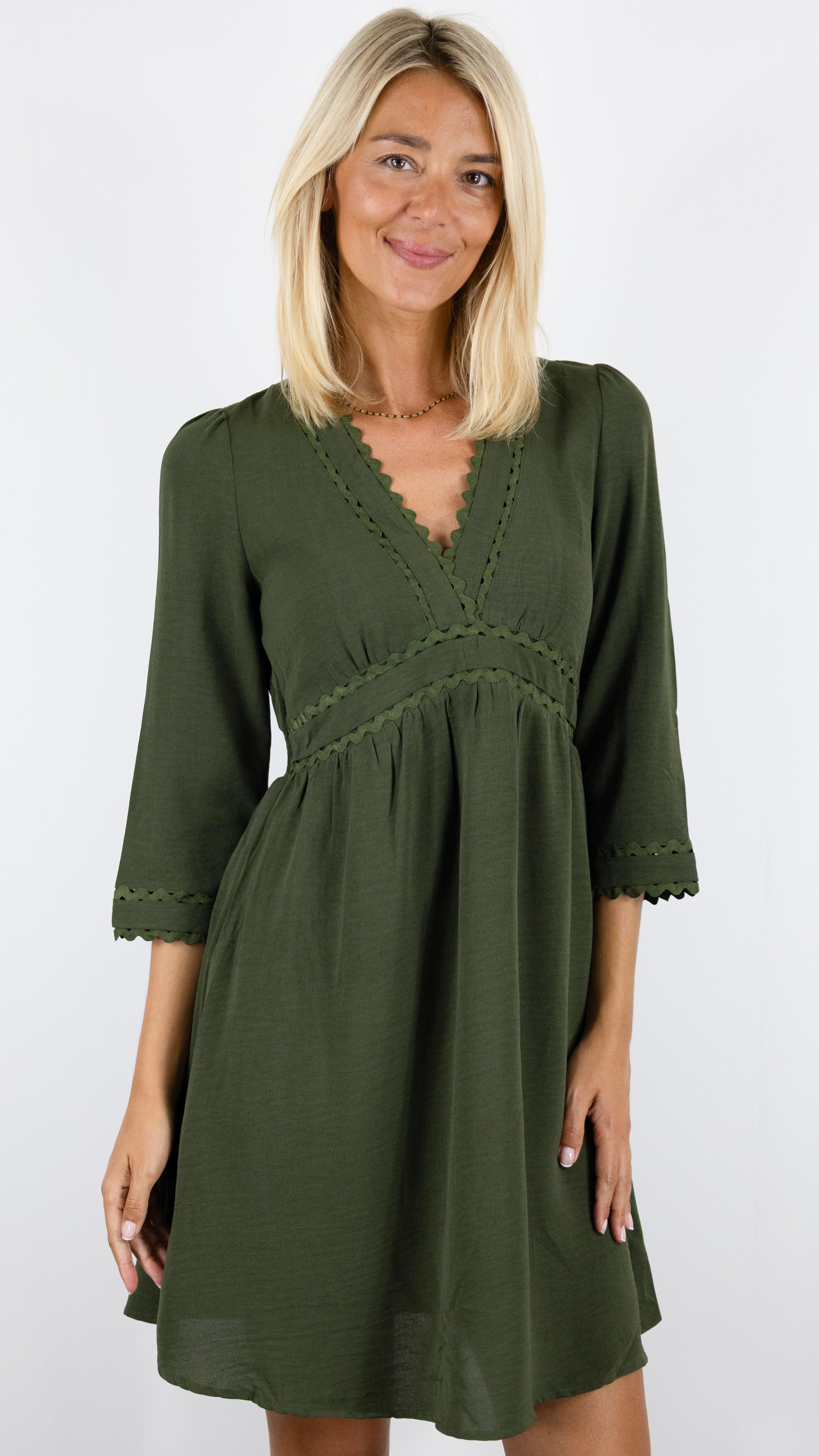 ROBE COURTE COL V ET POIGNETS GARNI POUR FEMME MAJOLICA 29450#COLOR_KAKI