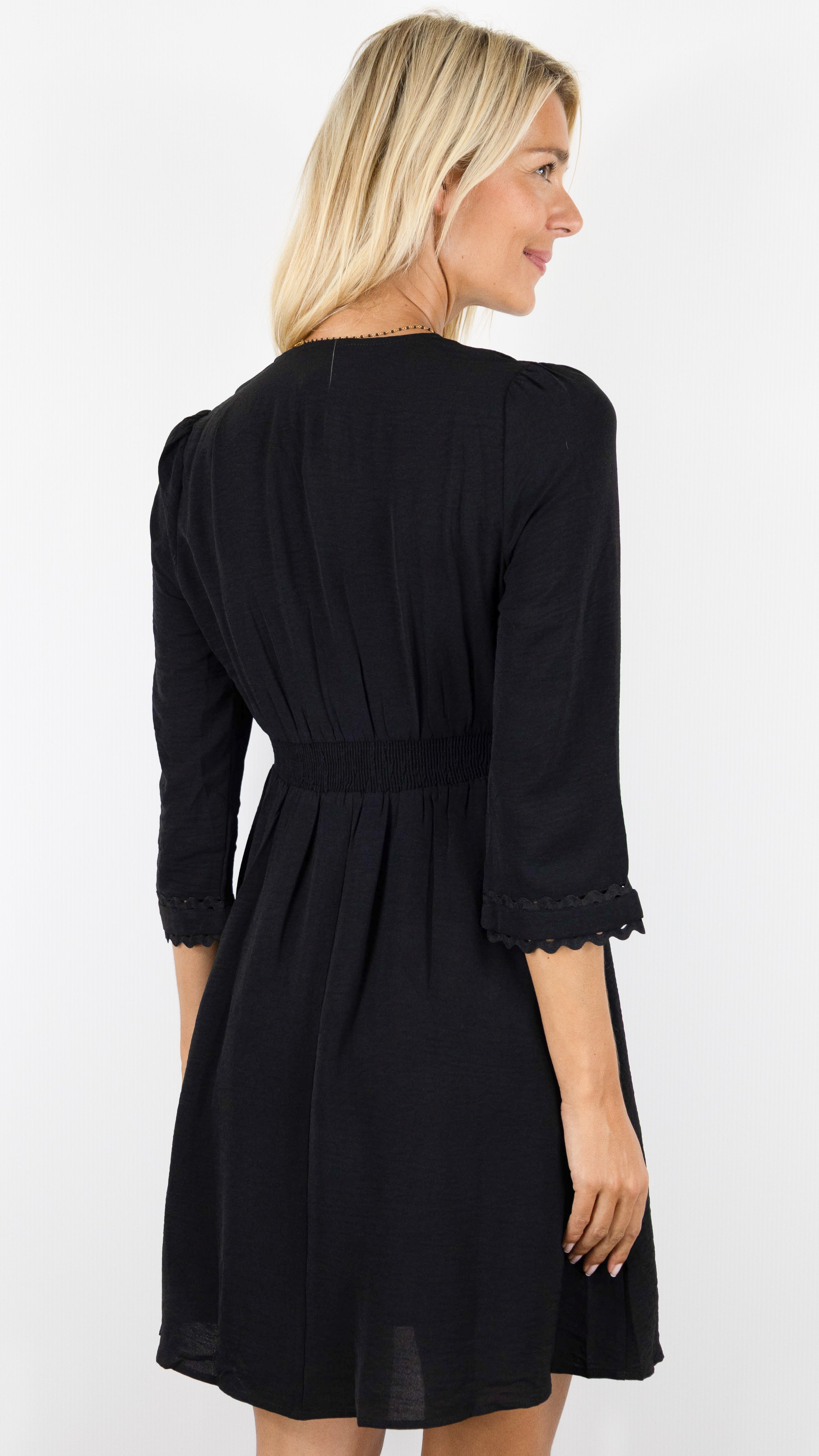 ROBE COURTE COL V ET POIGNETS GARNI POUR FEMME MAJOLICA 29450#COLOR_NOIR