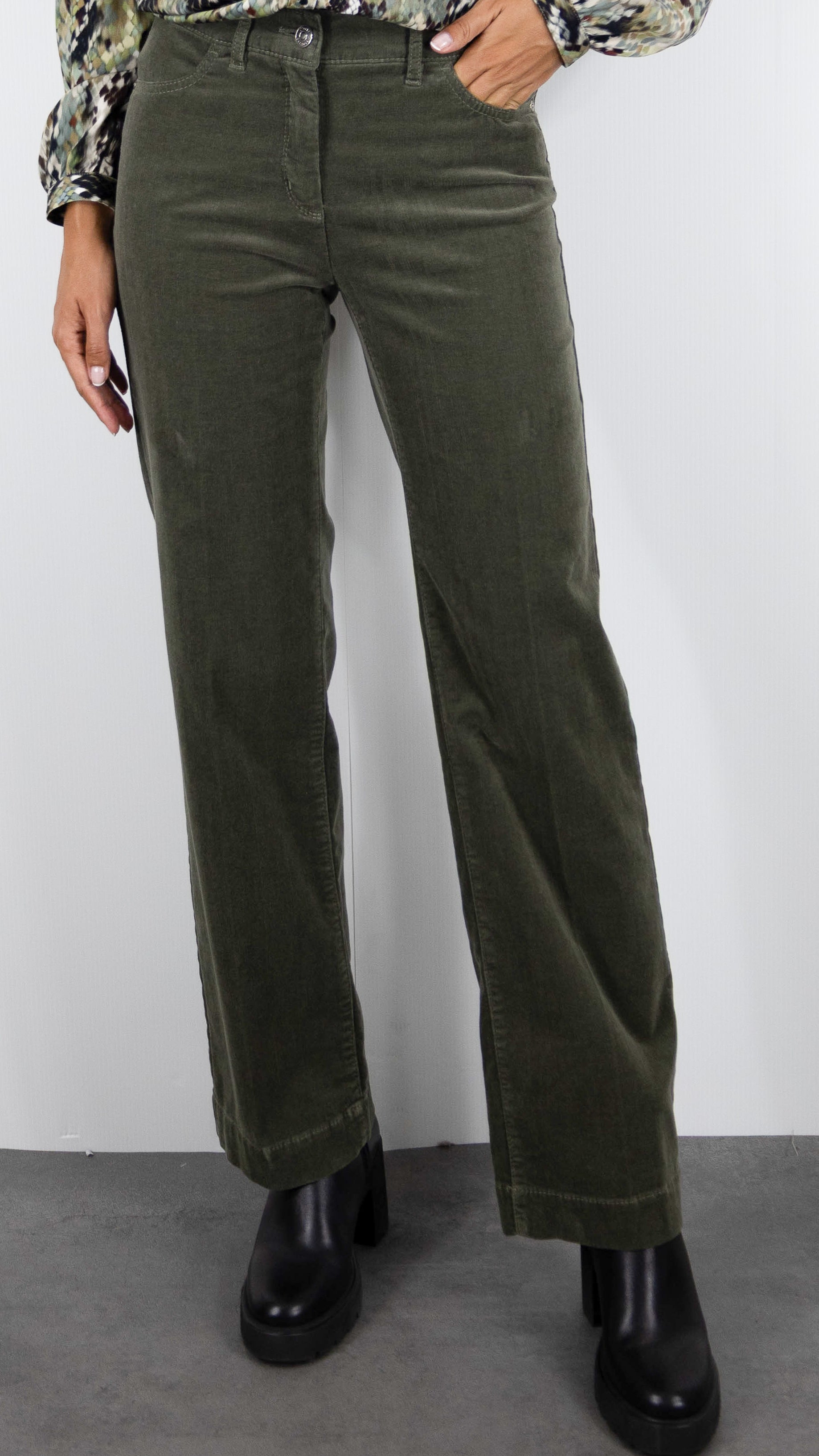 JEANS DROIT EN VELOURS POUR FEMME TONI 31-01 1213-57 JENNY WIDE#COLOR_67/FERN GREEN KAKI