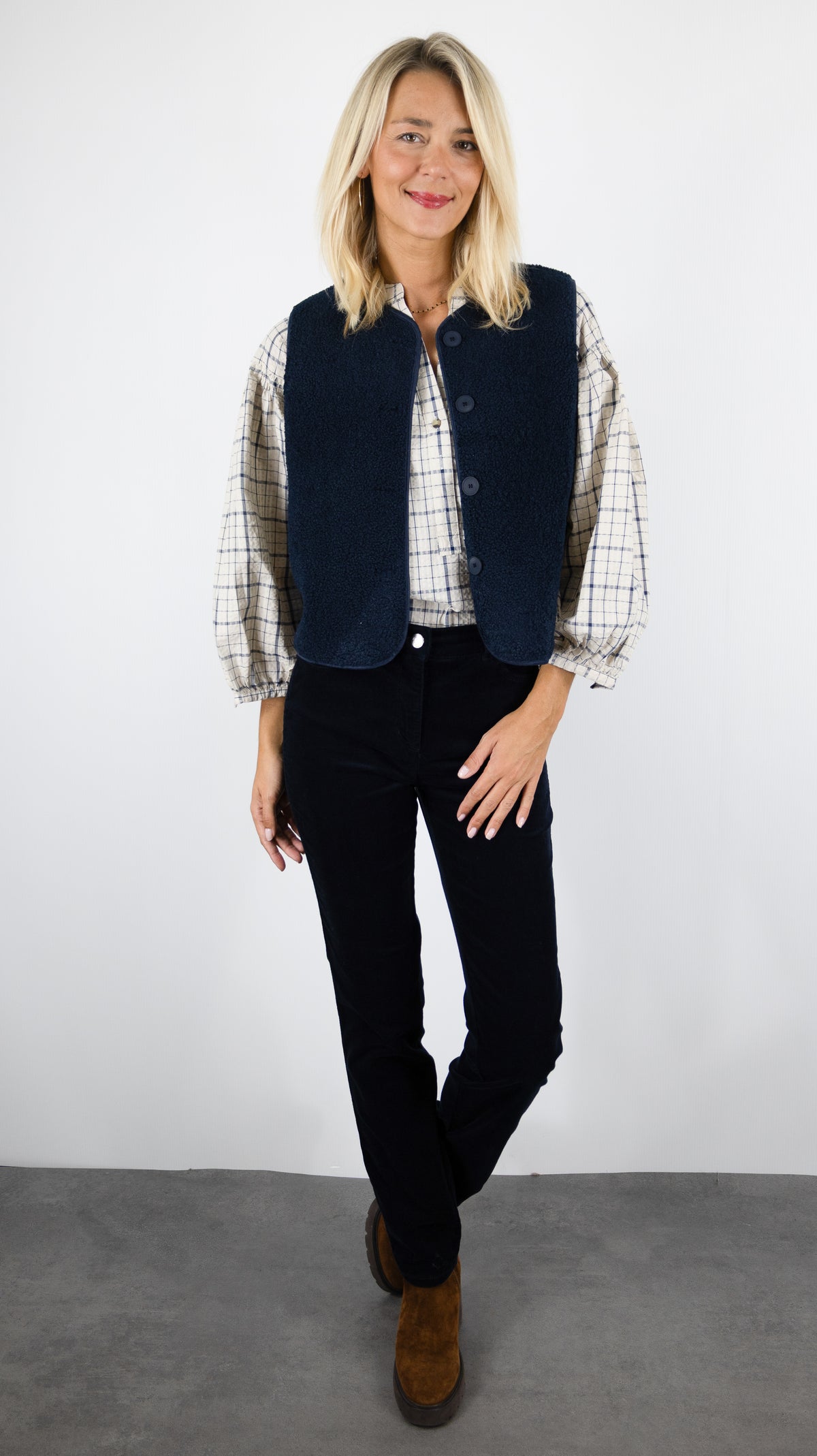 GILET SANS MANCHES MOUTON POUR FEMME IT HIPPIE K202-384#COLOR_MARINE