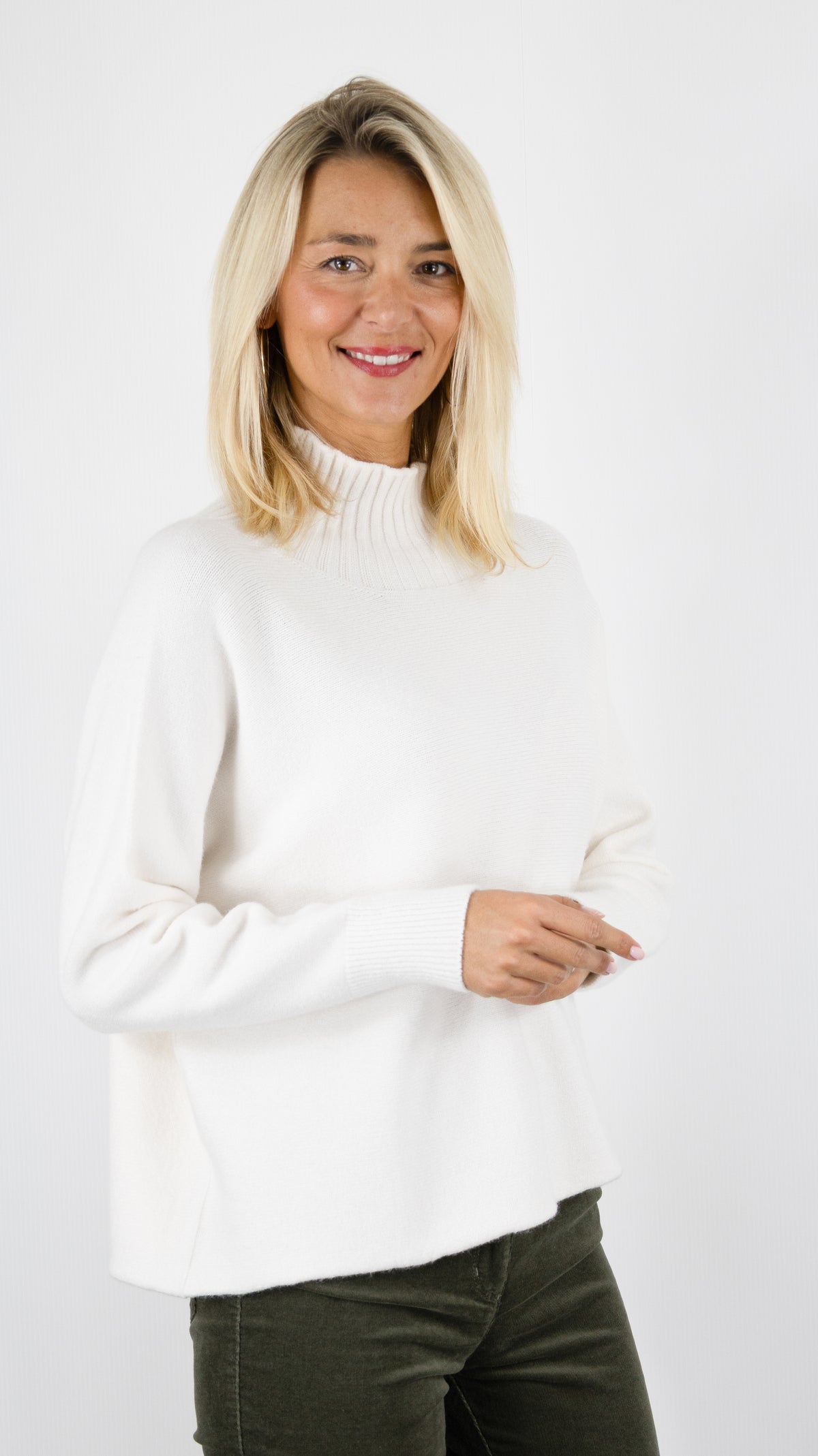 PULL AMPLE COL MONTANT POUR FEMME ALEXANDRE LAURENT C8786#COLOR_ECRU