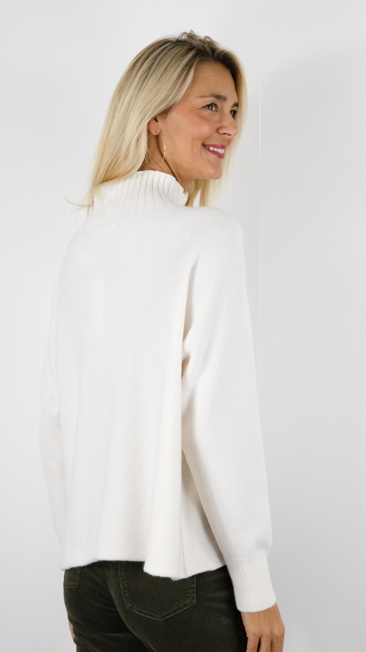 PULL AMPLE COL MONTANT POUR FEMME ALEXANDRE LAURENT C8786#COLOR_ECRU