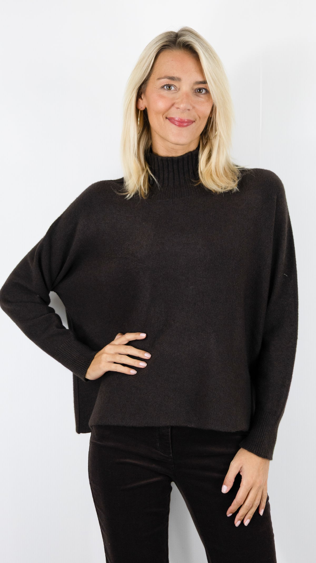 PULL AMPLE COL MONTANT POUR FEMME ALEXANDRE LAURENT C8786#COLOR_MORO/CHOCO