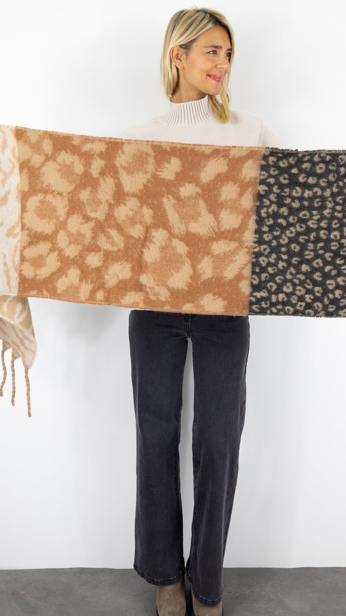 ECHARPE IMPRIME AVEC FRANGES 3541 VOUS#color_CAMEL