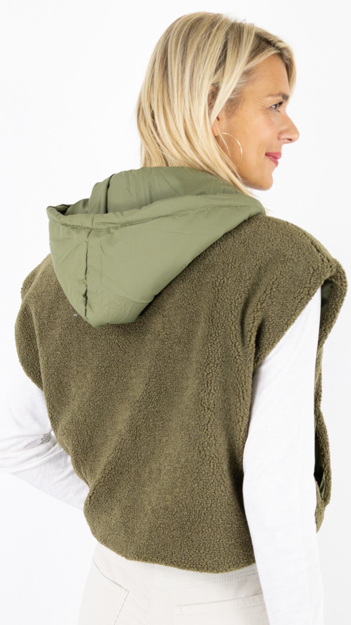 GILET COURT SANS MANCHES A CAPUCHE REVERSIBLE VIMODA 40915#COLOR_KAKI