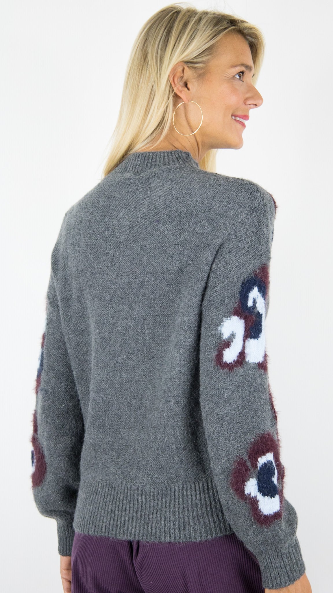PULL JACQUARD GRIS POUR FEMME AVEC MANCHES FLEURIES CAROLINE BISS 4256