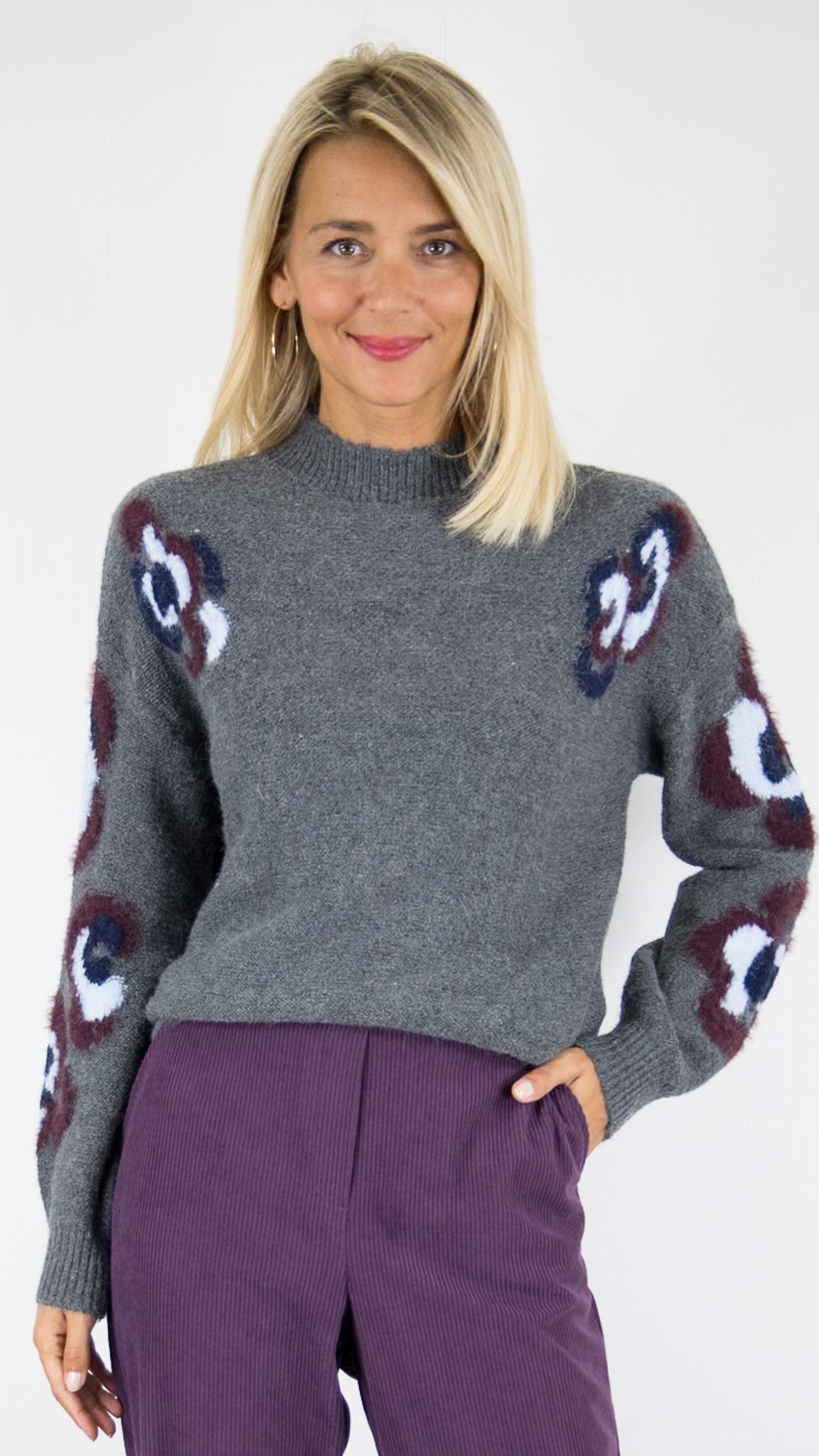 PULL JACQUARD GRIS POUR FEMME AVEC MANCHES FLEURIES CAROLINE BISS 4256