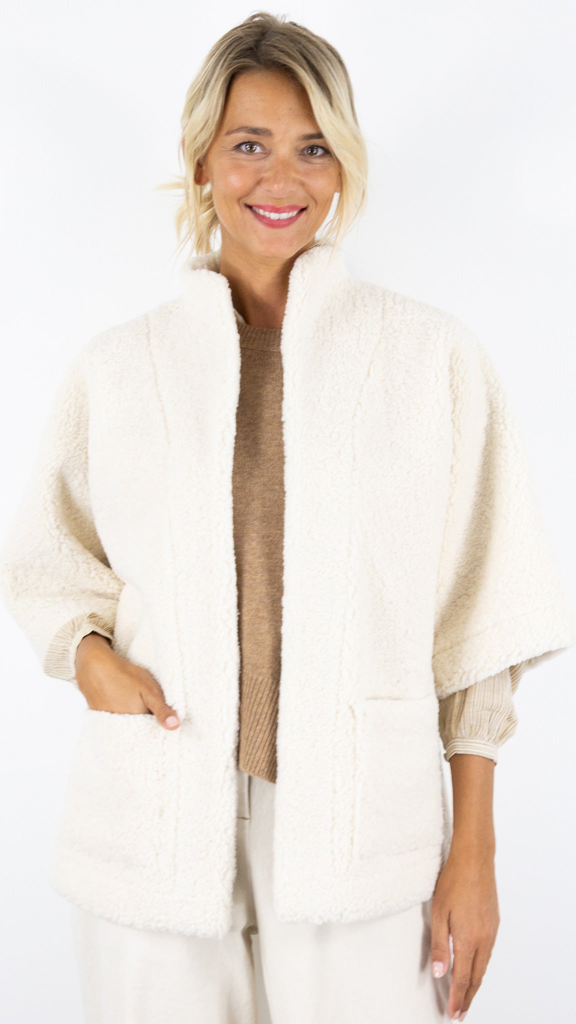 VESTE AMPLE REVERSIBLE EN FAUX MOUTON ECRU CAROLINE BISS 4449