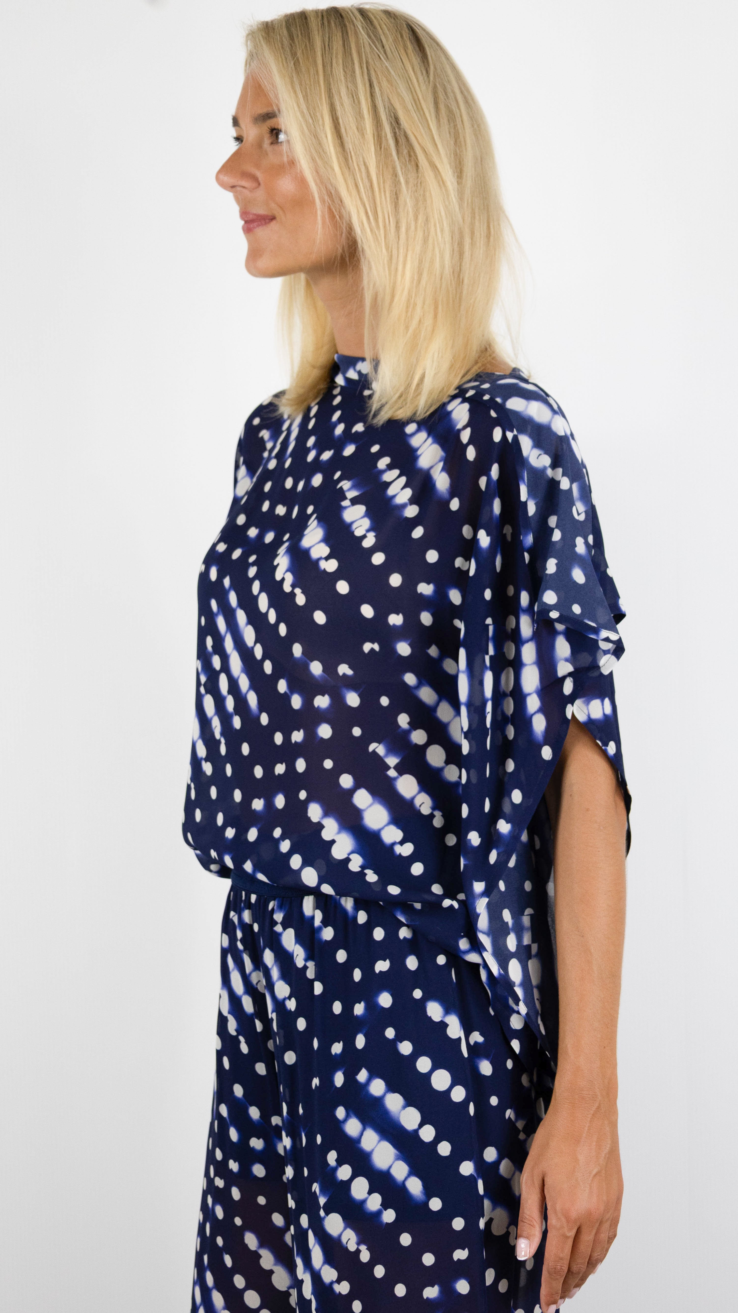 BLOUSE FLUIDE IMPRIMEE SOUPLE MANCHES COURTES MARINE BLANC POUR FEMME CAROLINE BISS 4603