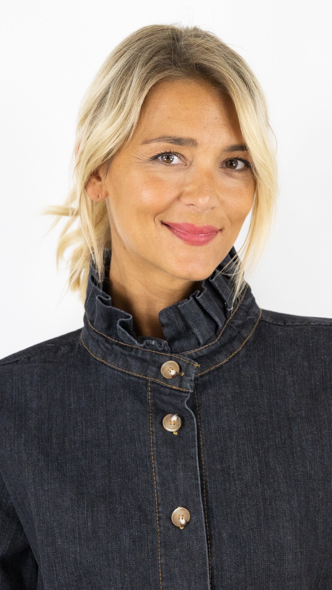 CHEMISE AMPLE EN JEANS COL MONTANT VOLANTE FEMME LUK AP 5992 