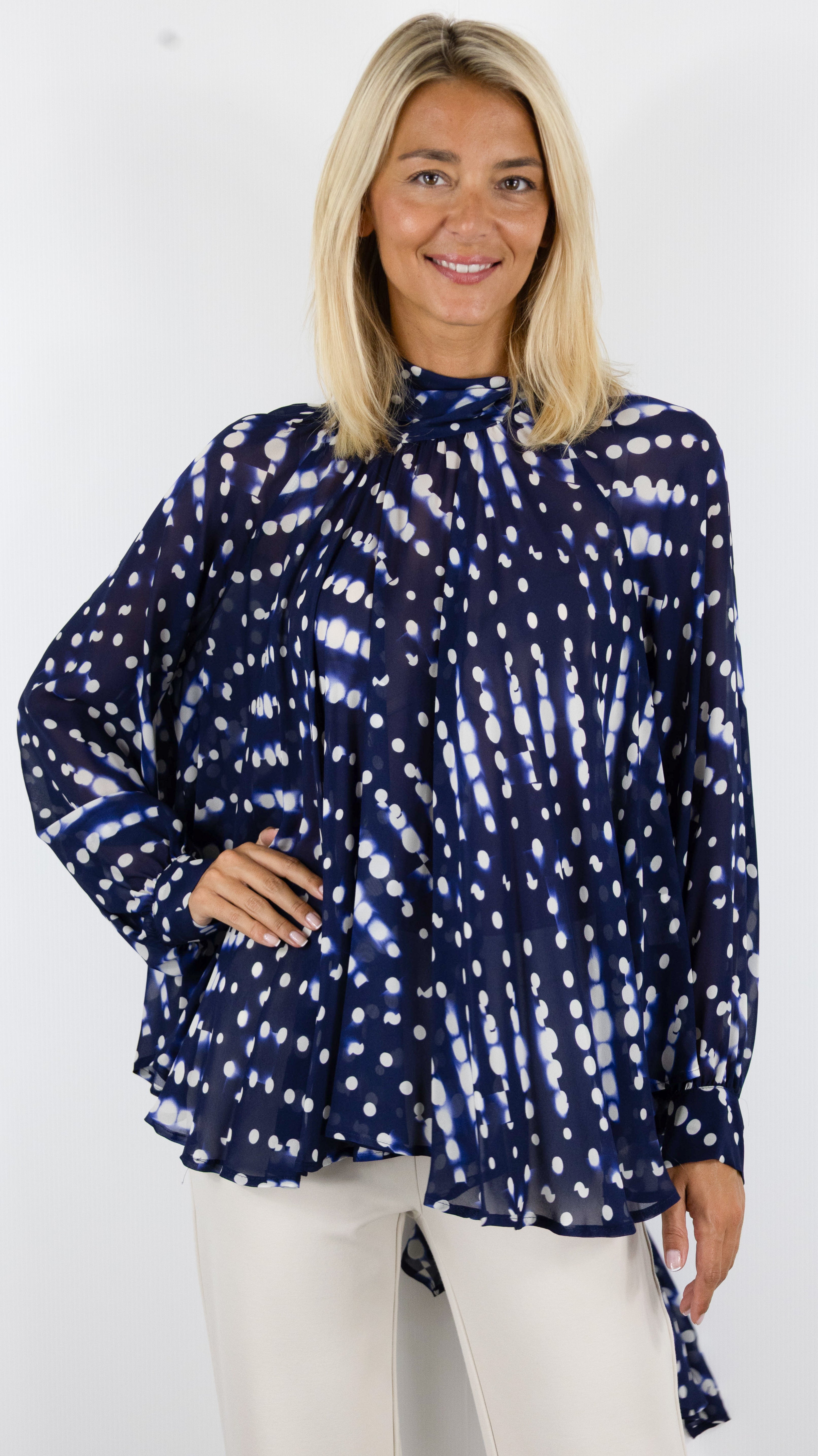 BLOUSE AMPLE FLUIDE VOLANTEE IMPRIME MARINE ECRU CAROLINE BISS 4608