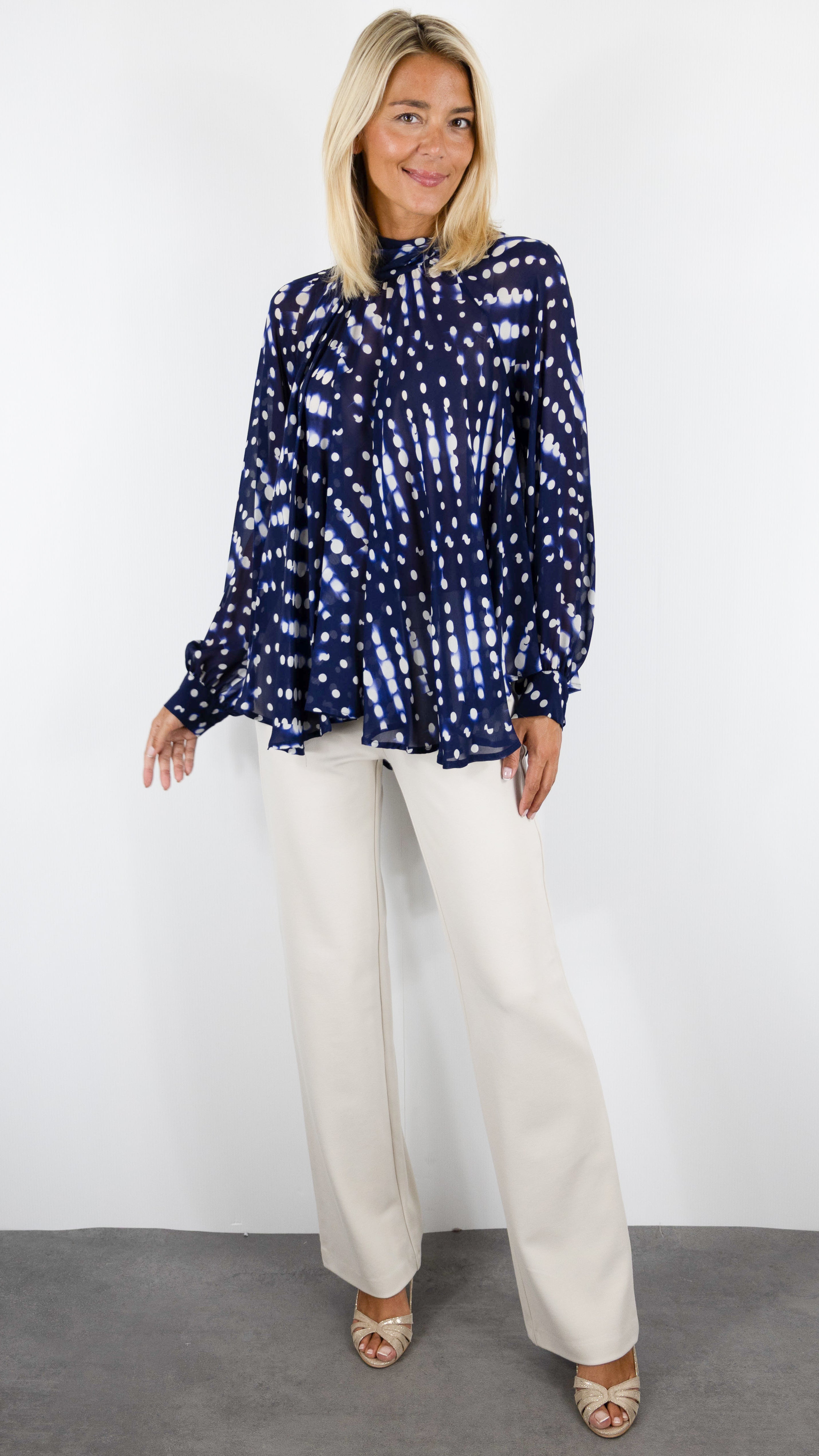 BLOUSE AMPLE FLUIDE VOLANTEE IMPRIME MARINE ECRU CAROLINE BISS 4608