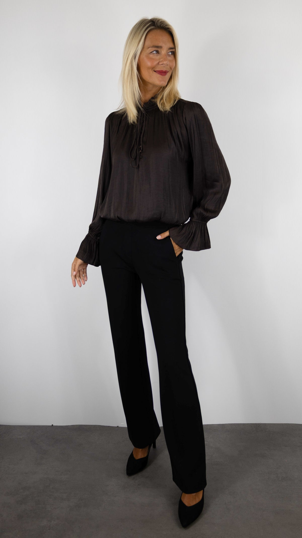 BLOUSE FLUIDE VOLANTEE CHOKLATE CK08595 FIRA#COLOR_CHOCO