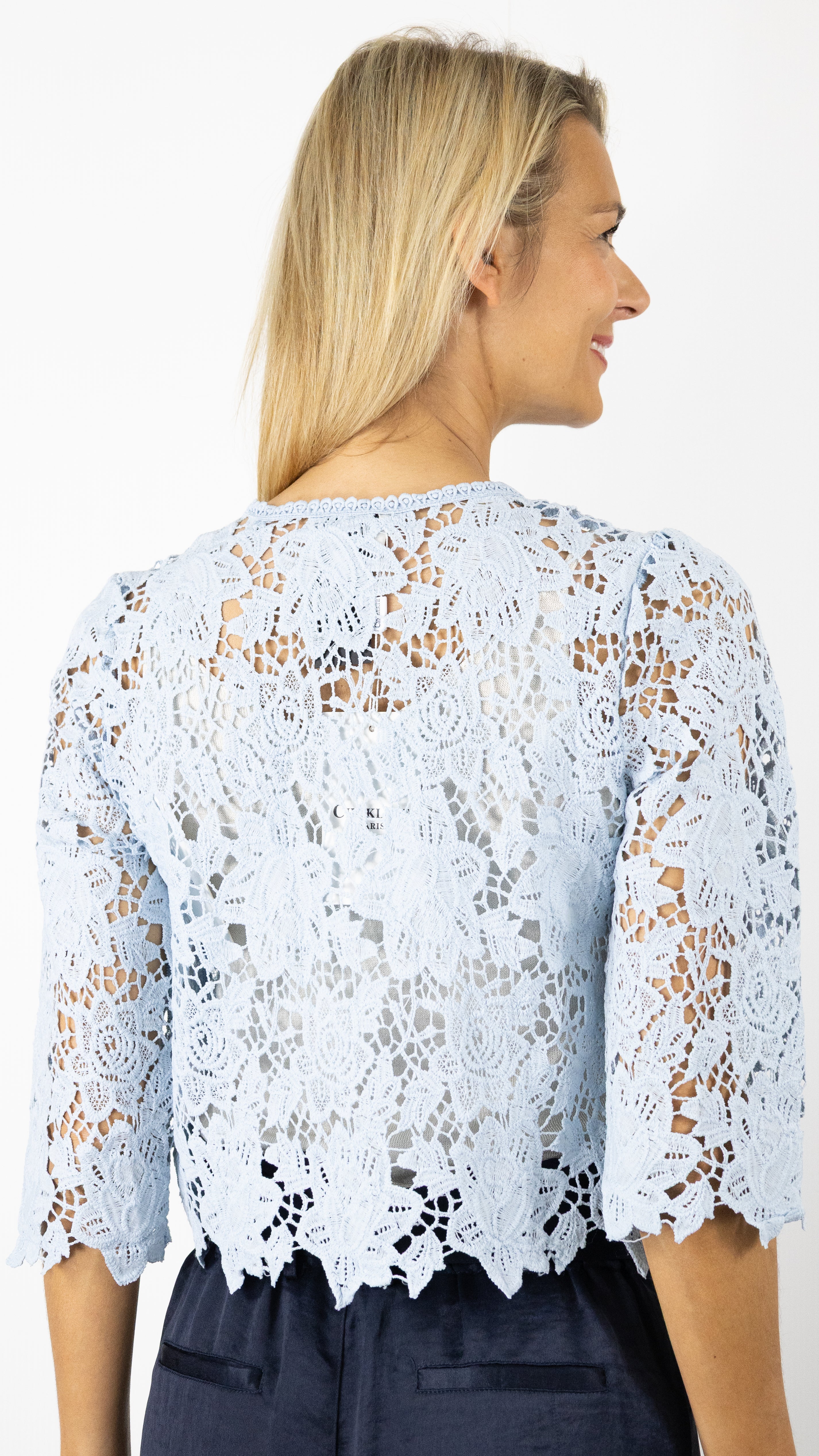 GILET COURT EN CROCHET CHOKLATE 80785#COLOR_CIEL